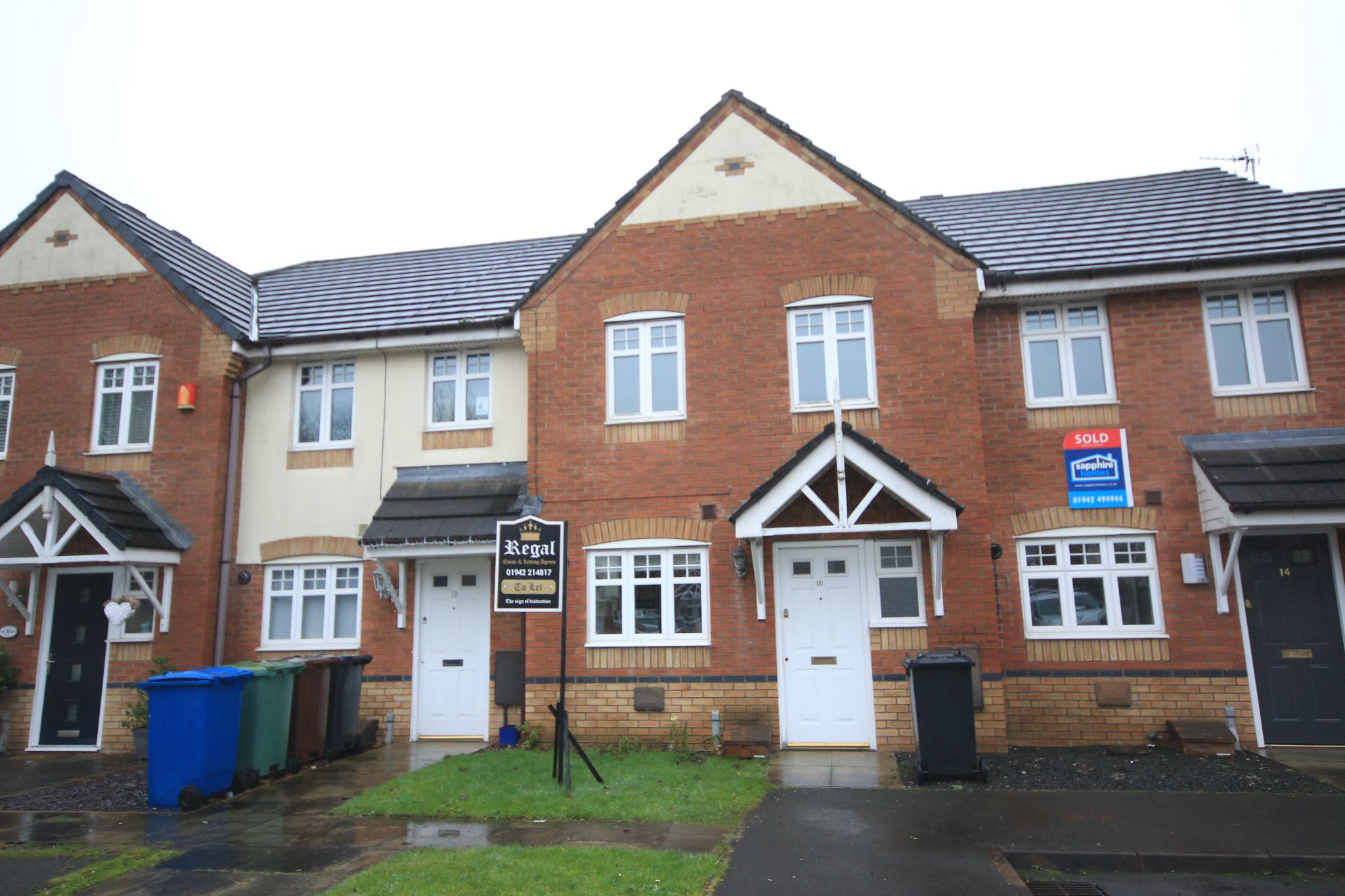 3 bedroom mews house Let in Wigan - Photograph 1.