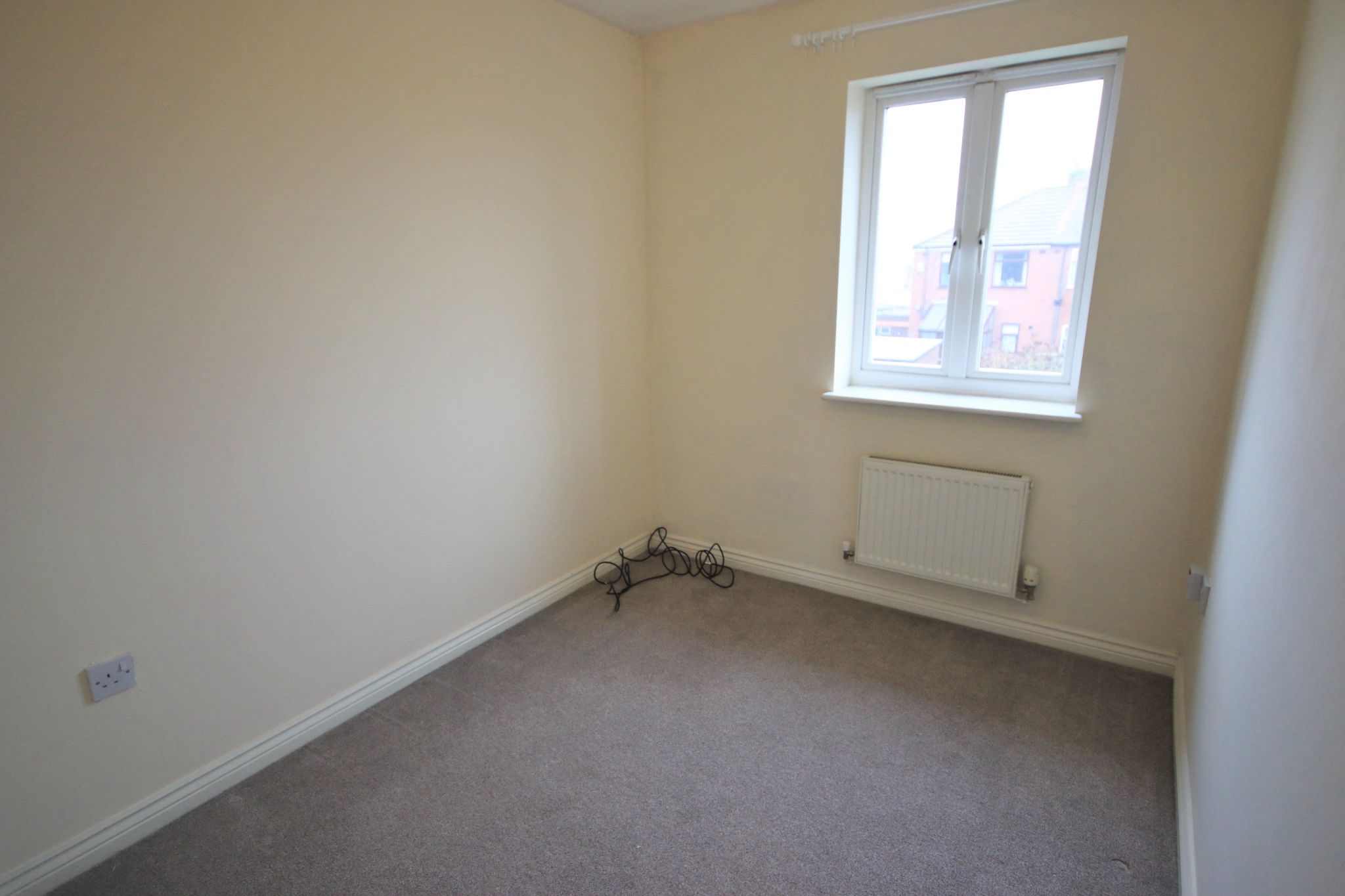 3 bedroom mews house Let in Wigan - Photograph 8.