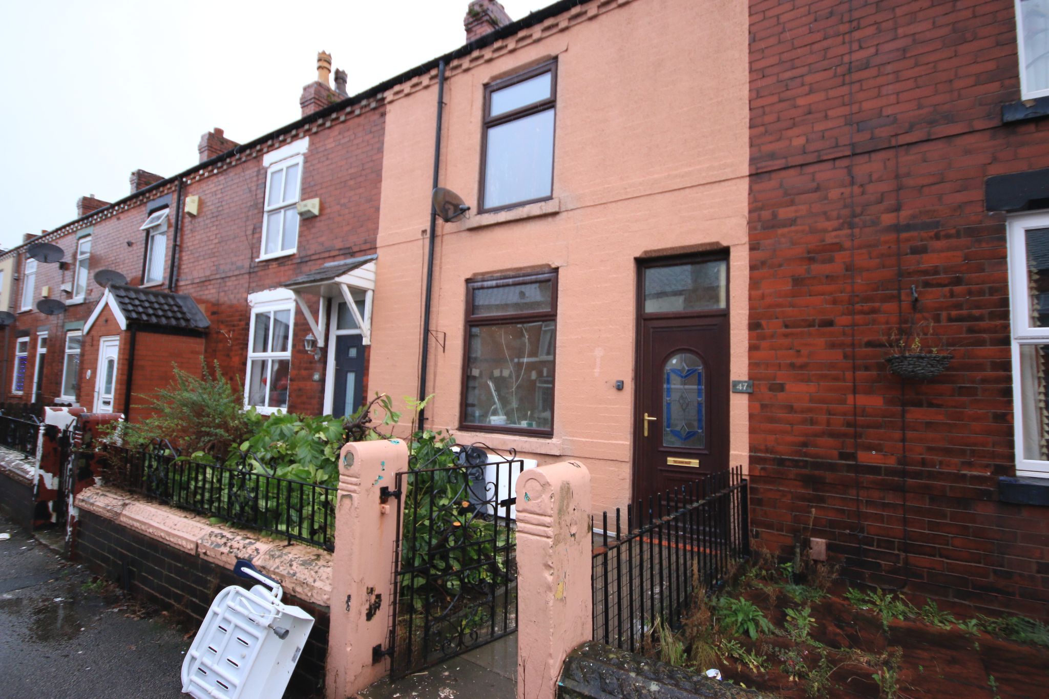 3 bedroom mid terraced house To Let in Wigan - Property photograph.