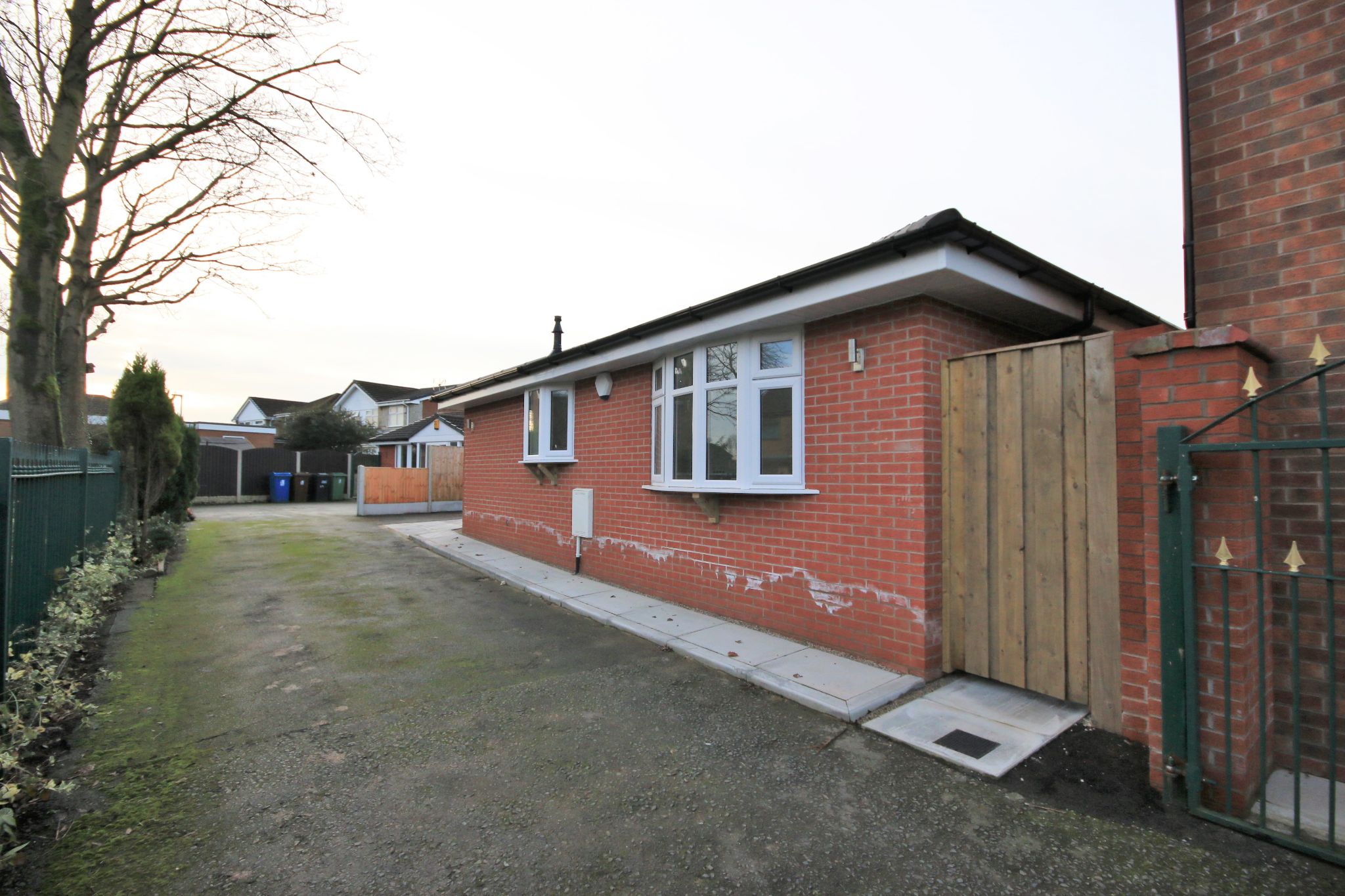 2 bedroom detached bungalow To Let in Wigan - Property photograph.