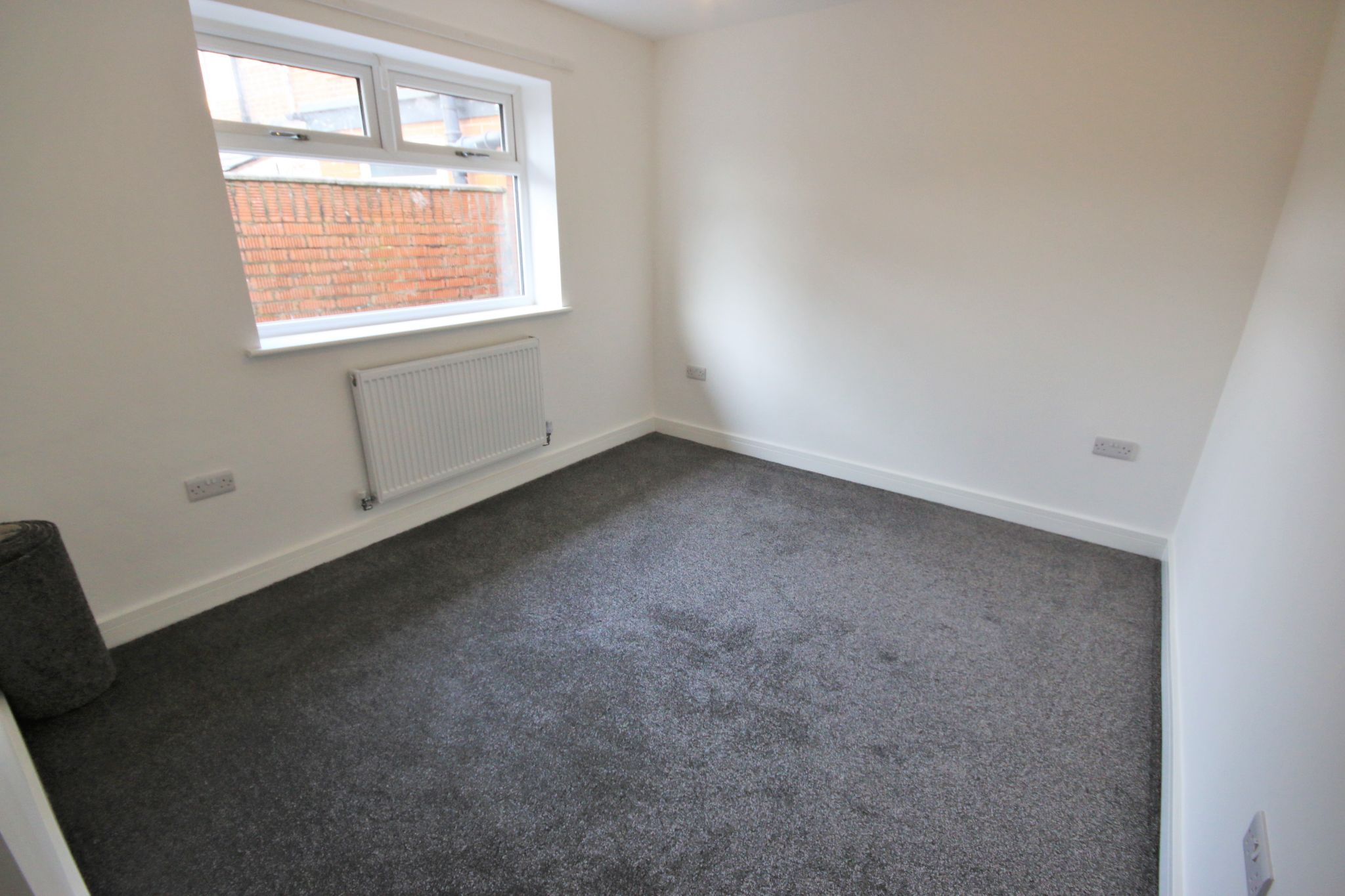 2 bedroom detached bungalow To Let in Wigan - Photograph 7.