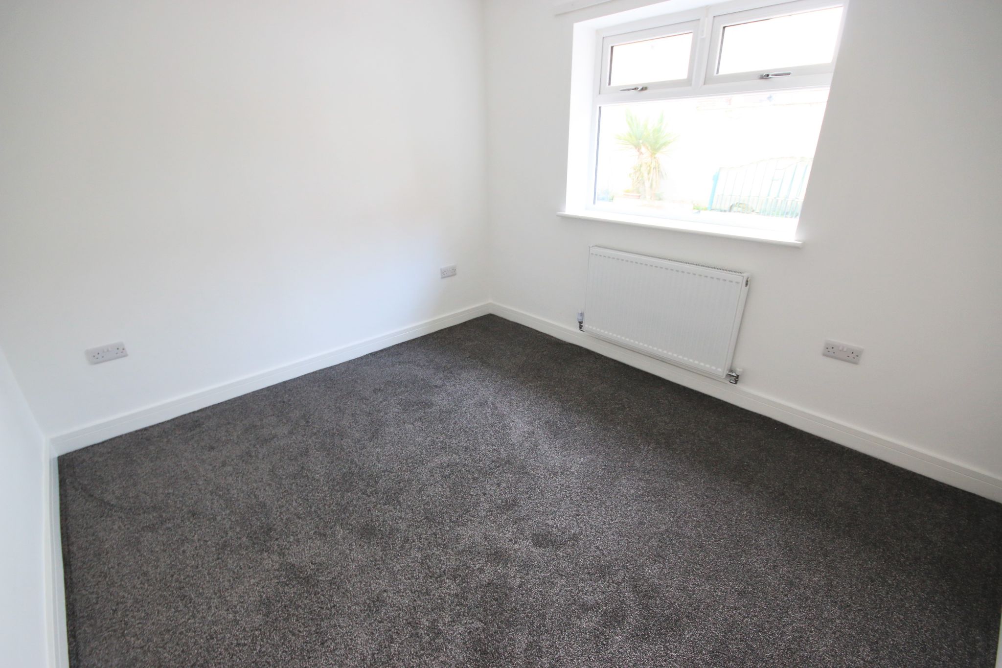 2 bedroom detached bungalow To Let in Wigan - Photograph 8.