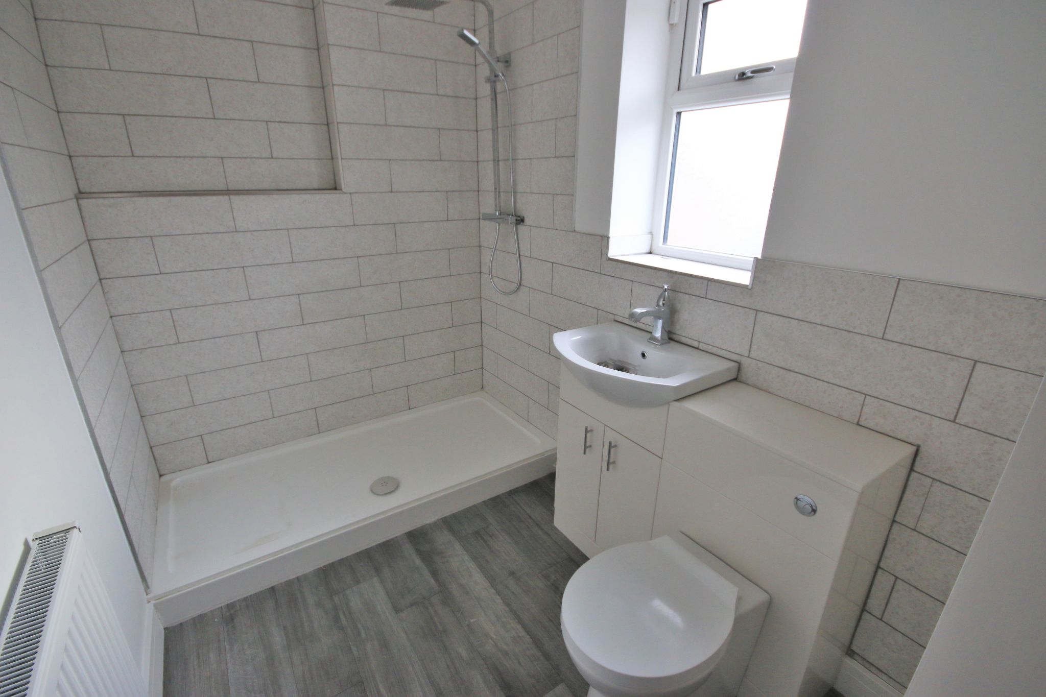 2 bedroom detached bungalow To Let in Wigan - Photograph 9.