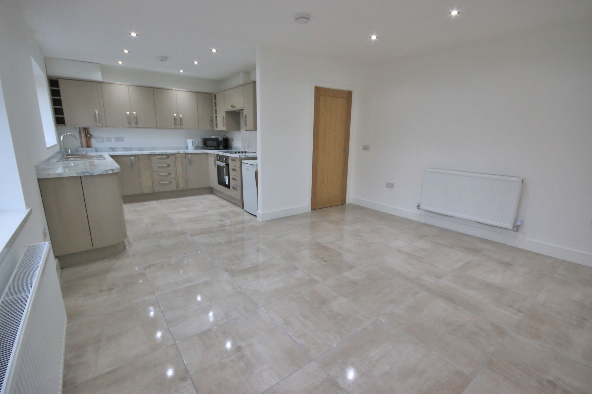 2 bedroom detached bungalow To Let in Wigan - Photograph 5.