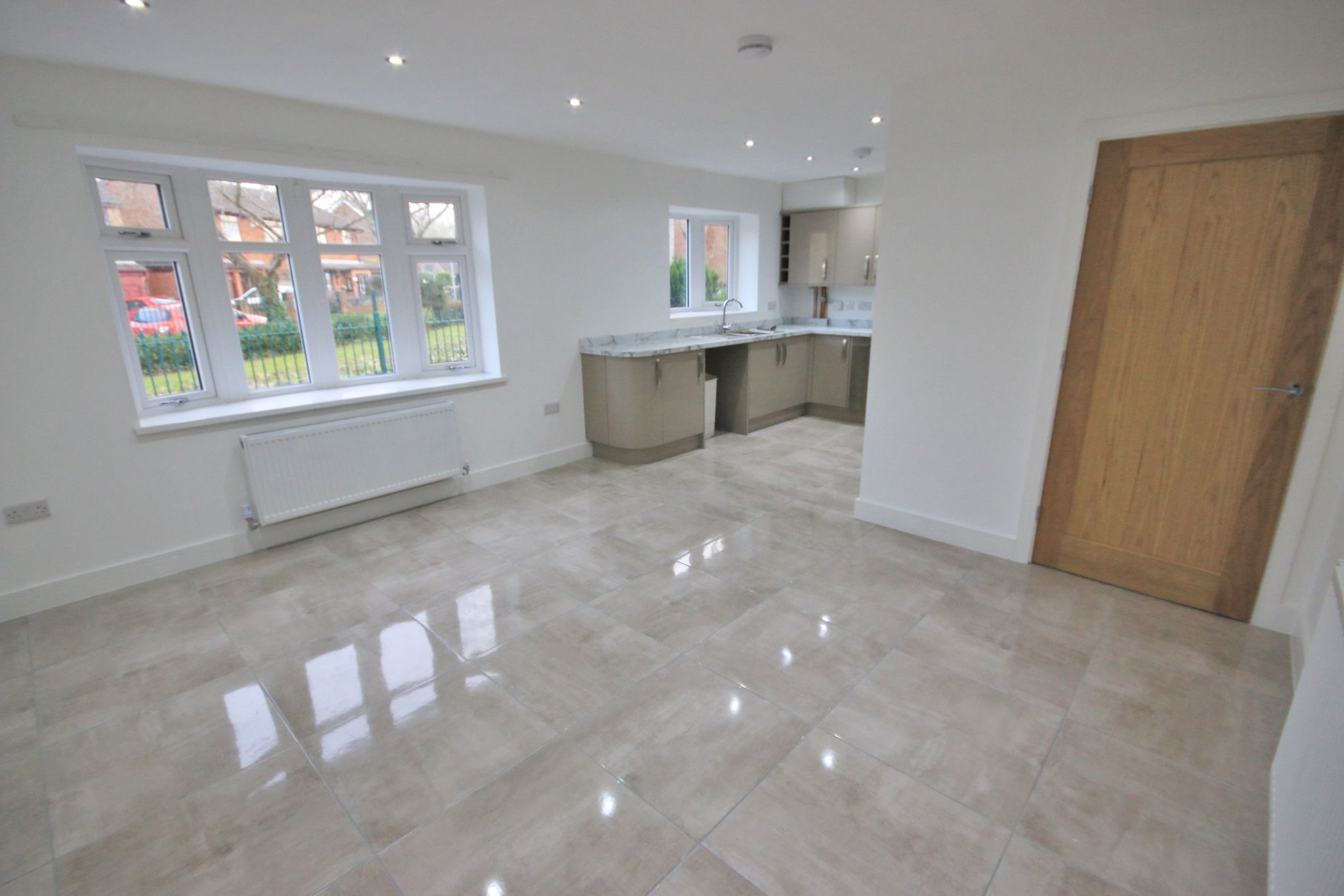 2 bedroom detached bungalow To Let in Wigan - Photograph 4.