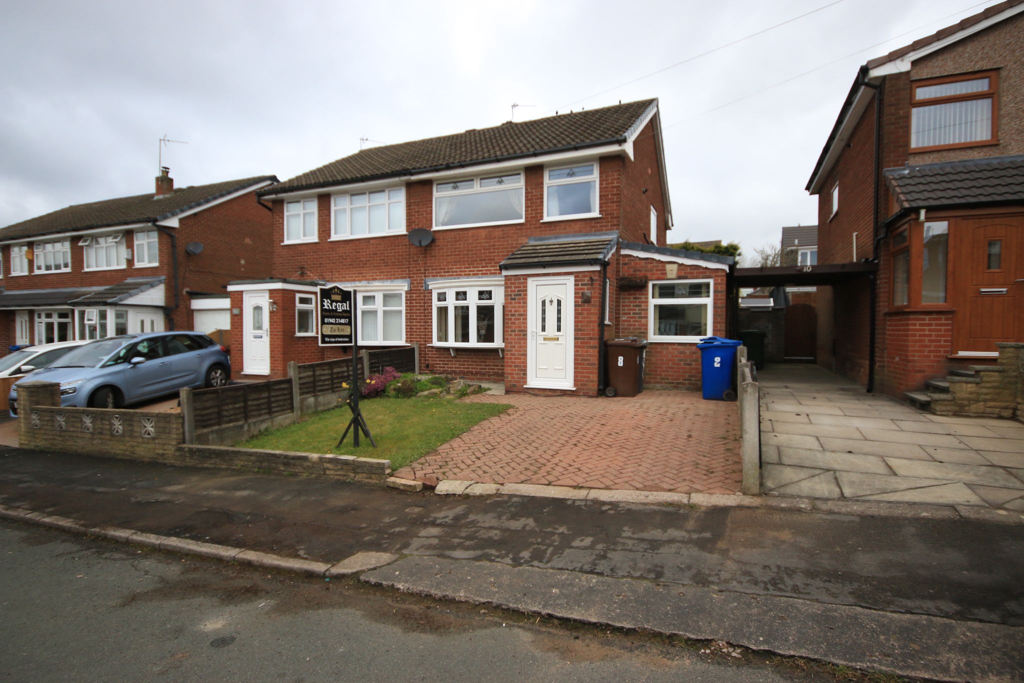3 bedroom semi-detached house Let in Wigan - Photograph 1.
