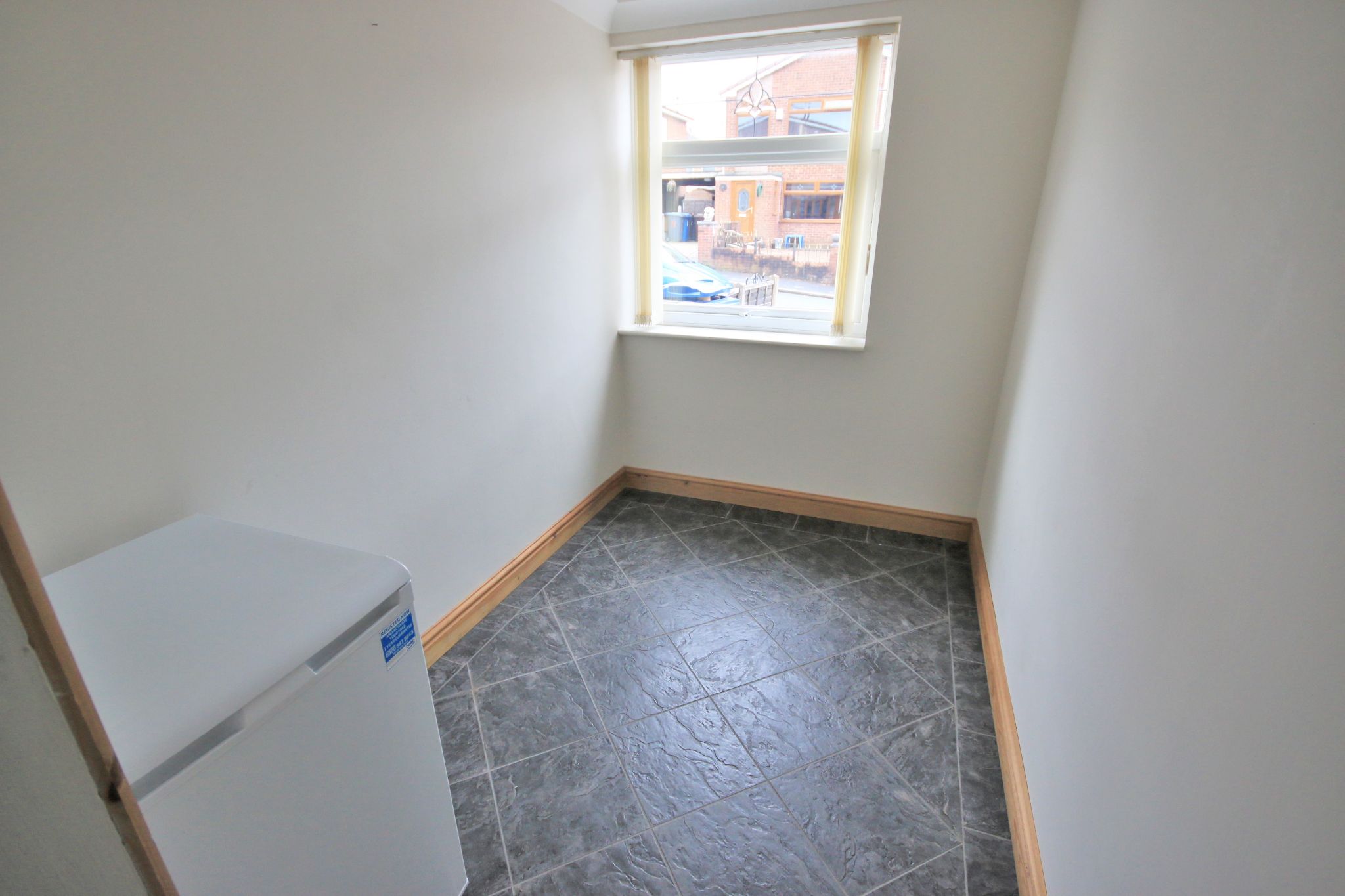 3 bedroom semi-detached house Let in Wigan - Photograph 6.