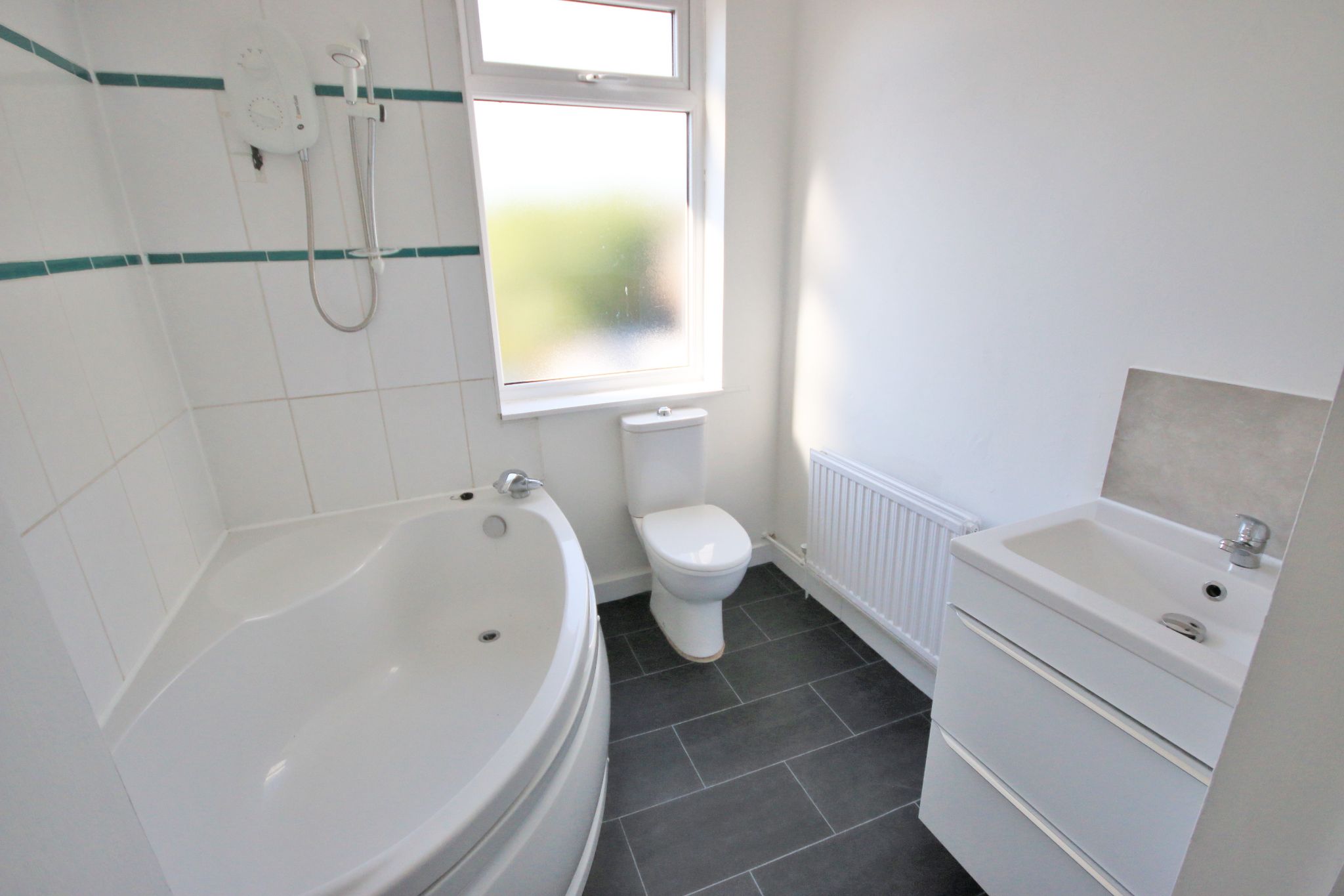 2 bedroom mid terraced house Let in Wigan - Photograph 9.