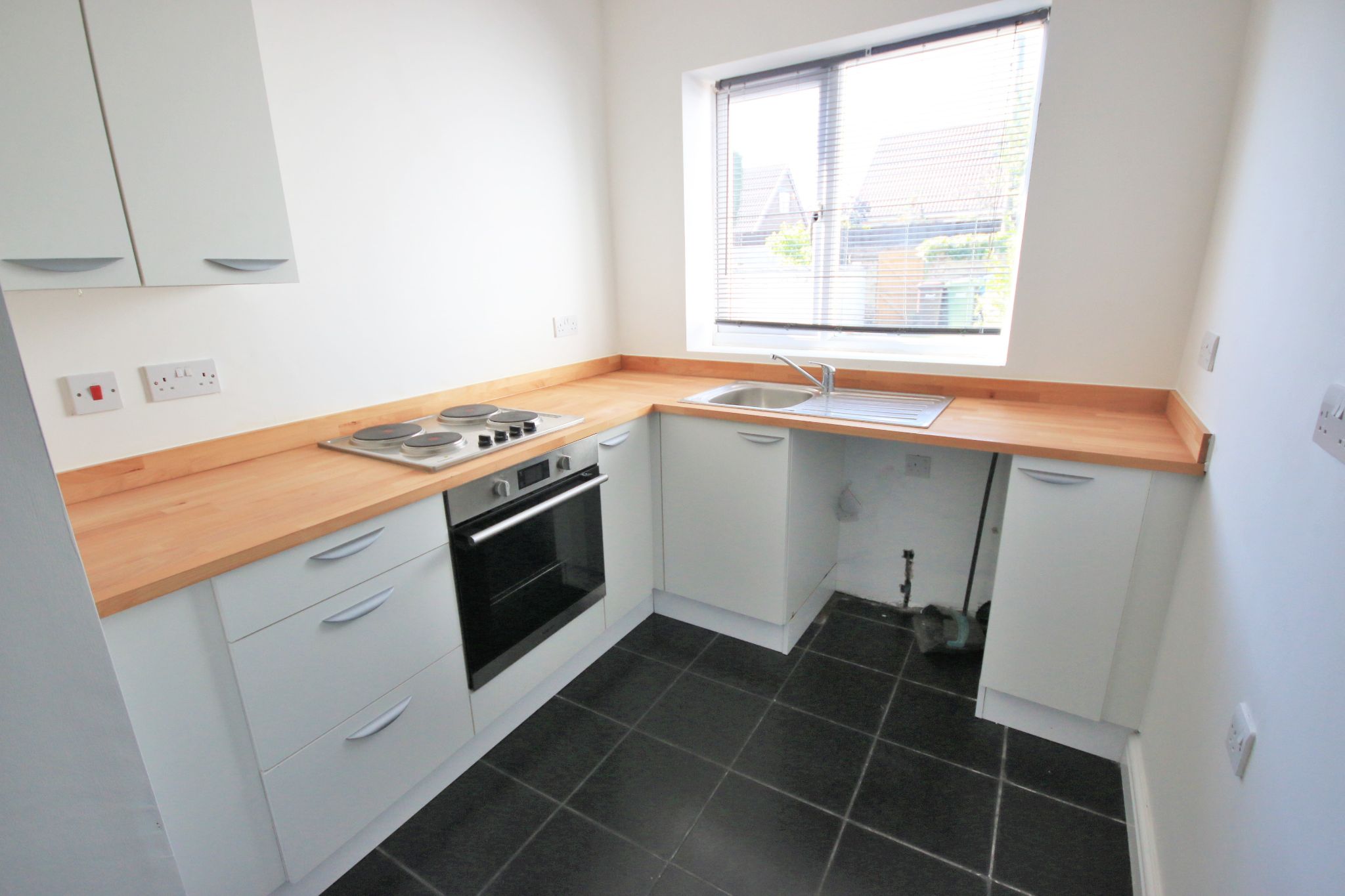 2 bedroom mid terraced house Let in Wigan - Photograph 6.
