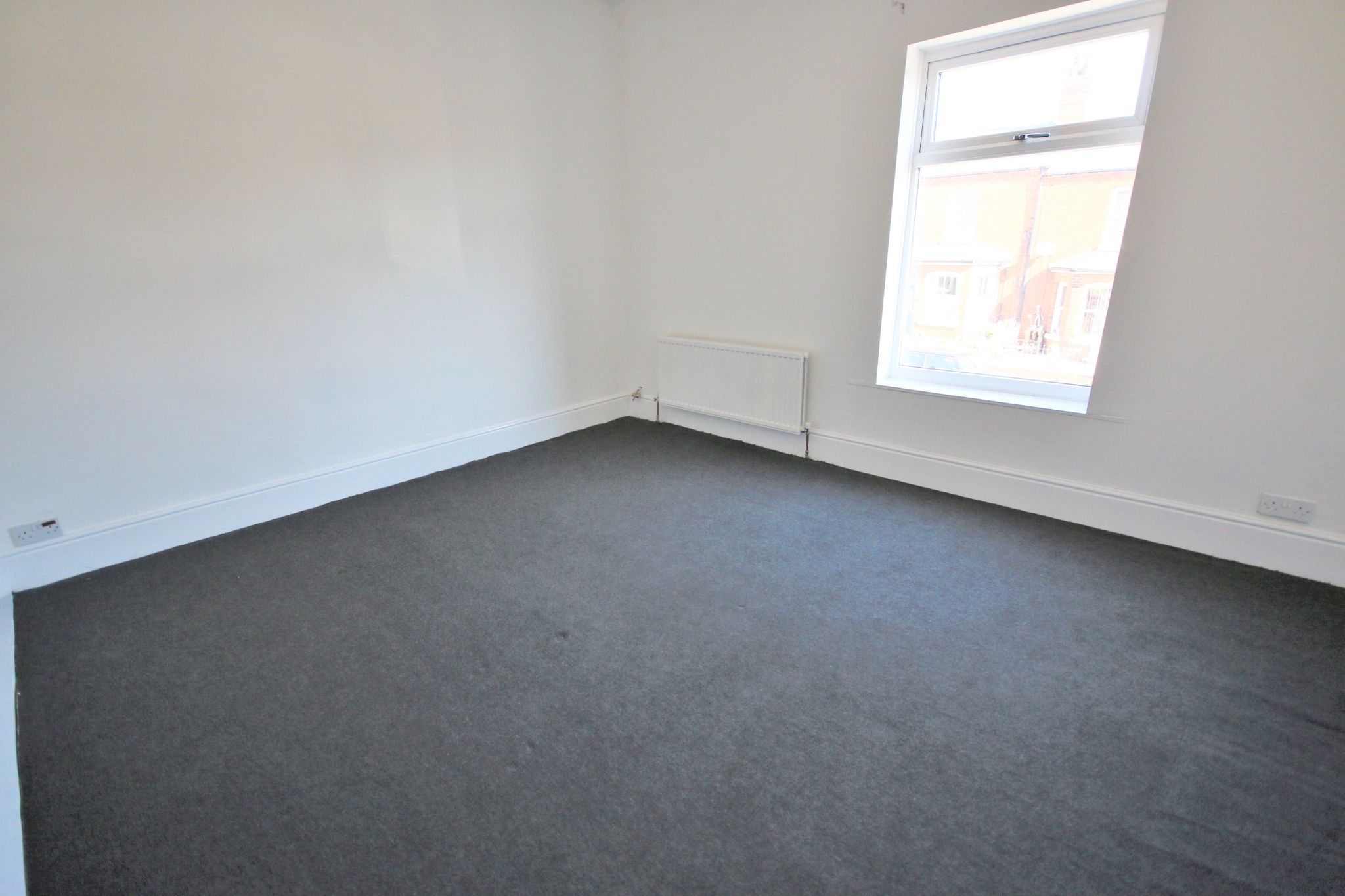 2 bedroom mid terraced house Let in Wigan - Photograph 7.