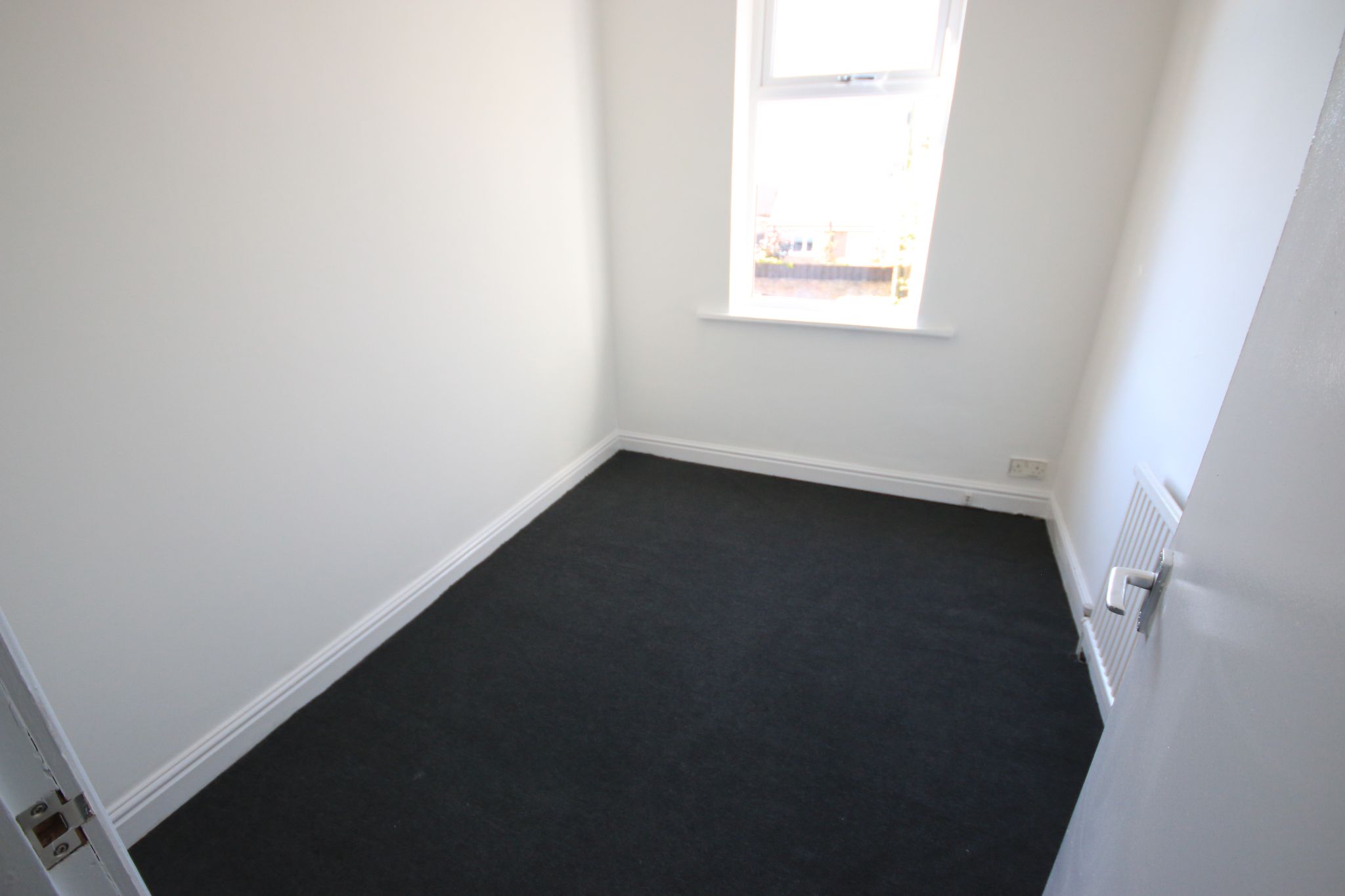 2 bedroom mid terraced house Let in Wigan - Photograph 8.