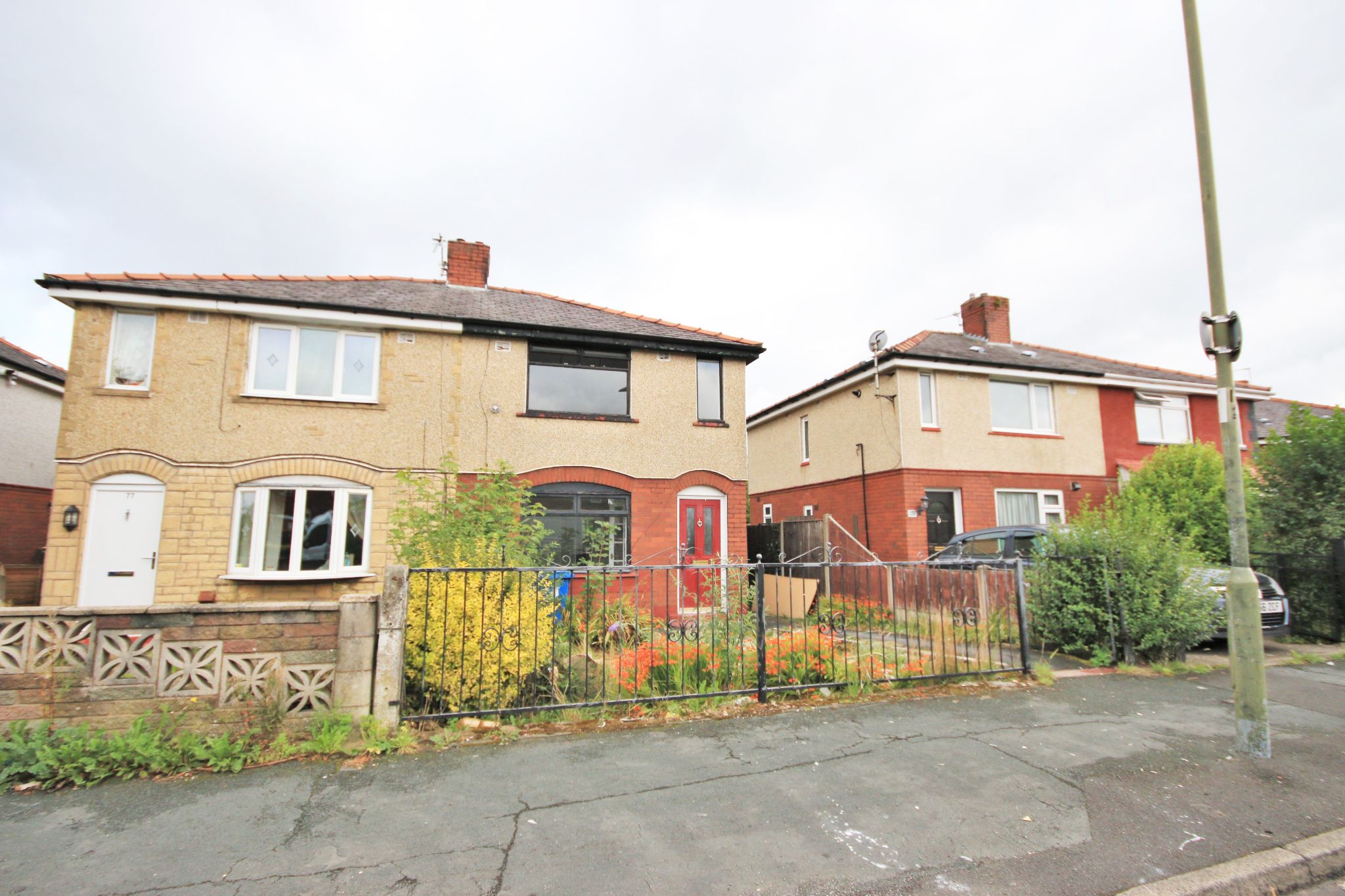 3 bedroom semi-detached house Let in Wigan - Photograph 1.
