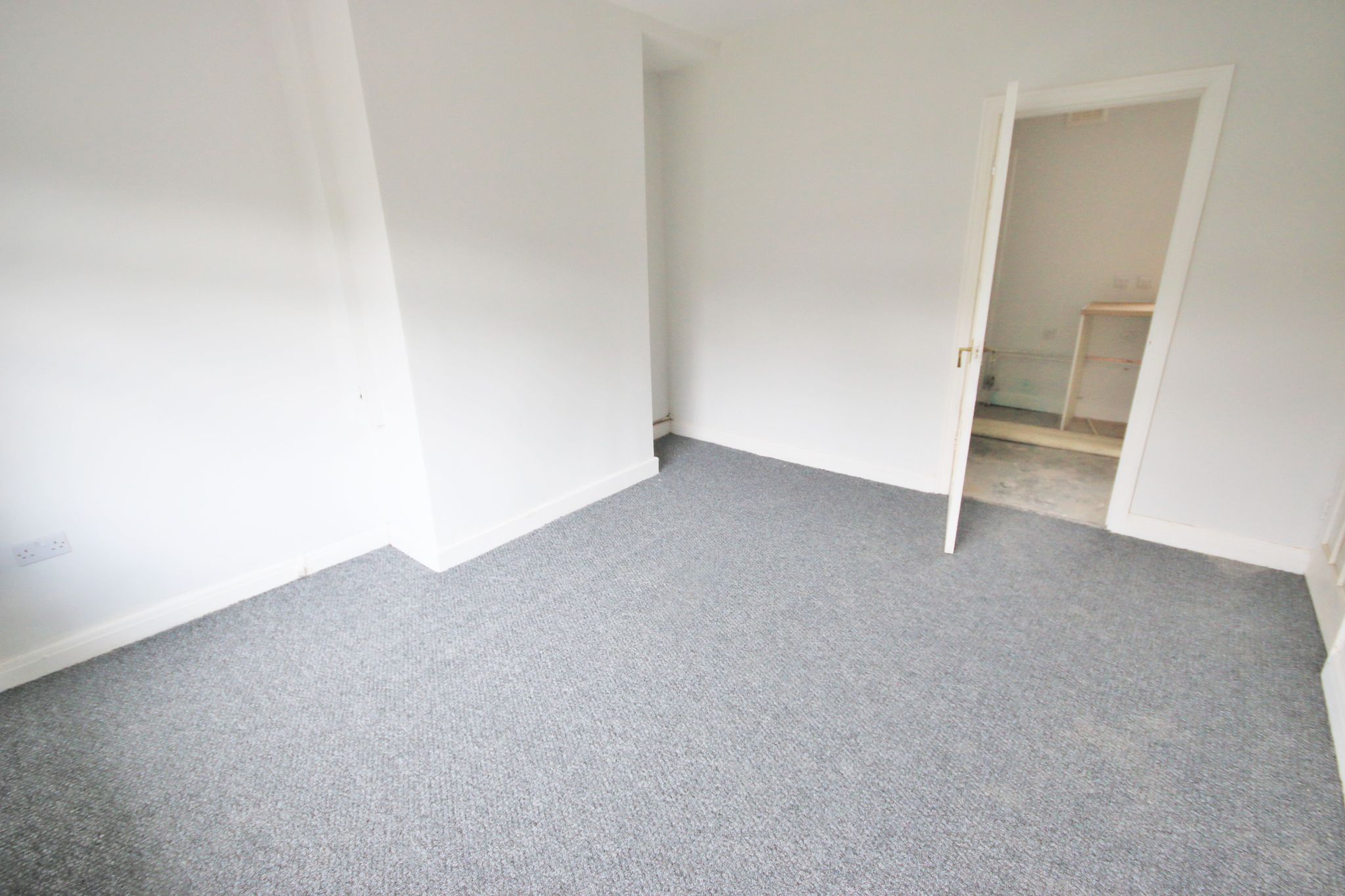 3 bedroom semi-detached house Let in Wigan - Photograph 2.