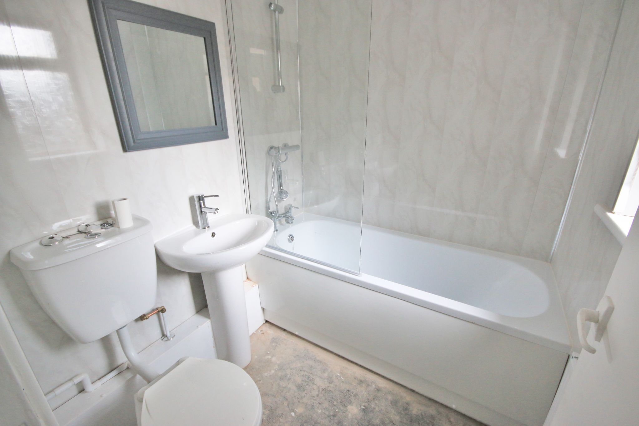 3 bedroom semi-detached house Let in Wigan - Photograph 5.