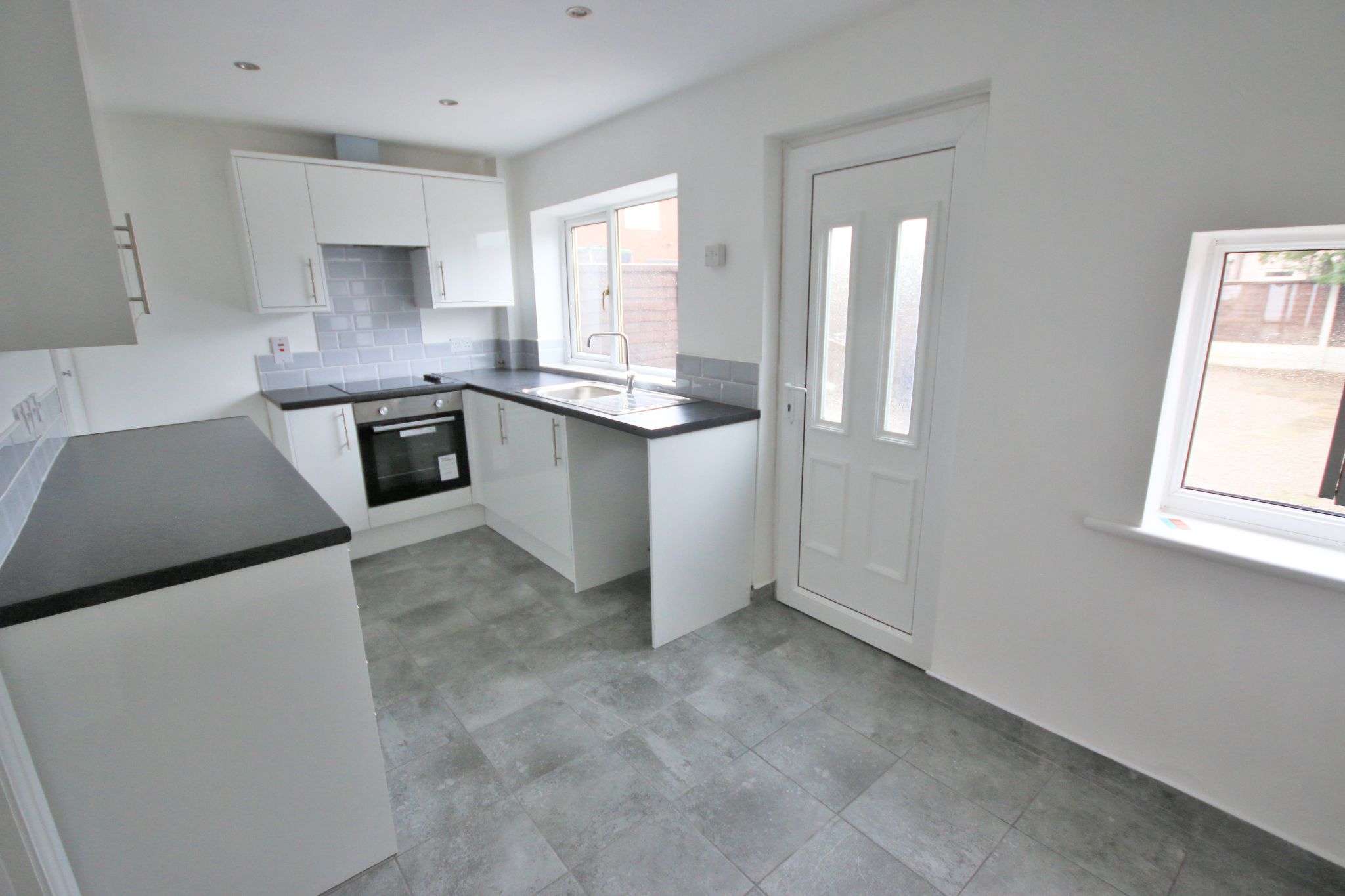 2 bedroom mid terraced house Let in Wigan - Photograph 3.