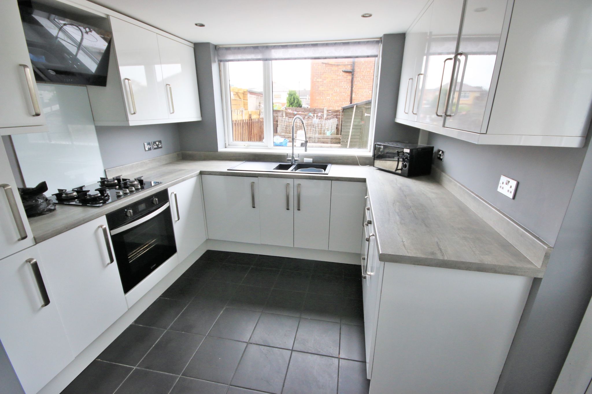 3 bedroom semi-detached house Let in Wigan - Photograph 6.