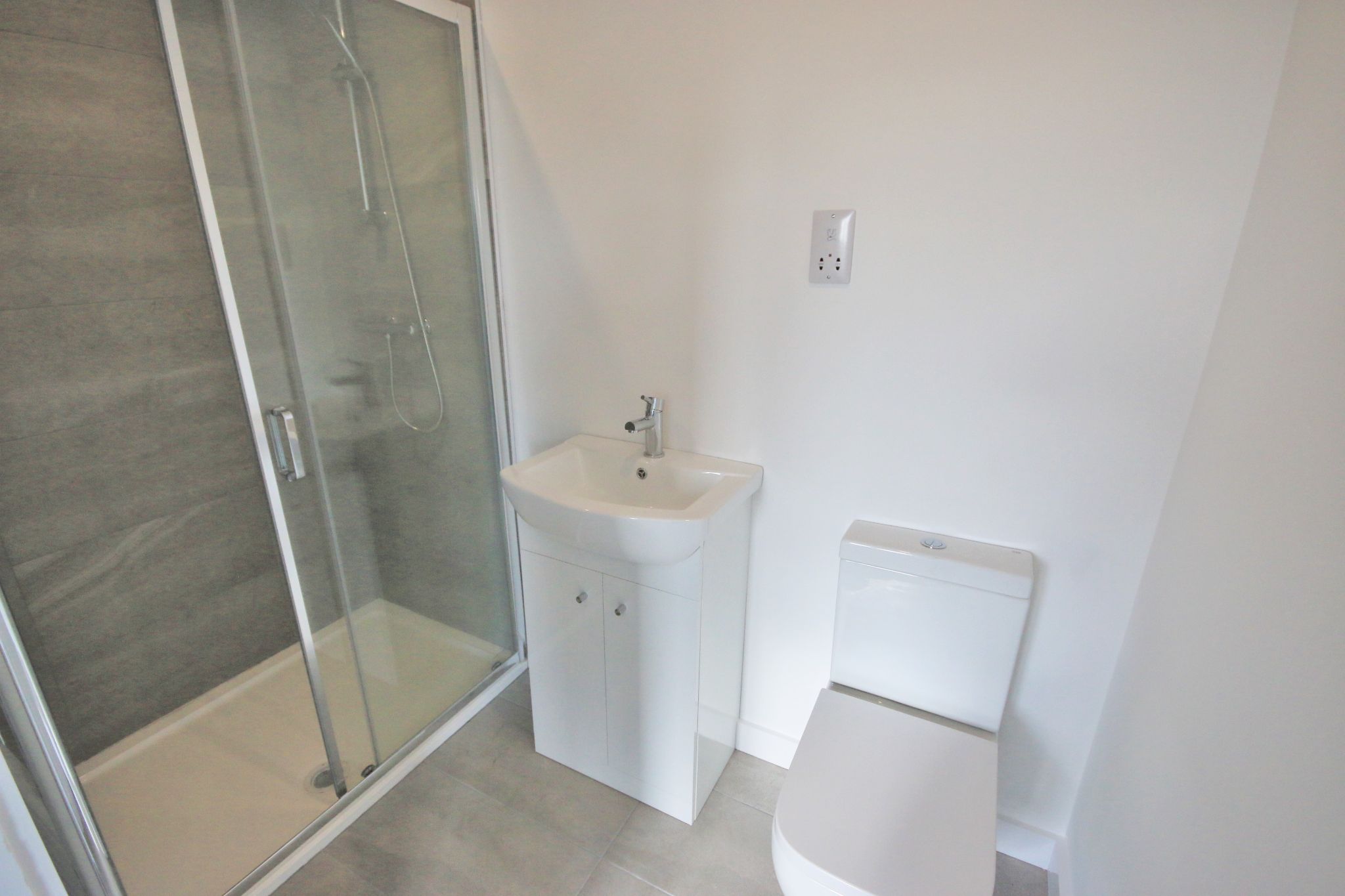 3 bedroom mews house Let in Wigan - Photograph 9.