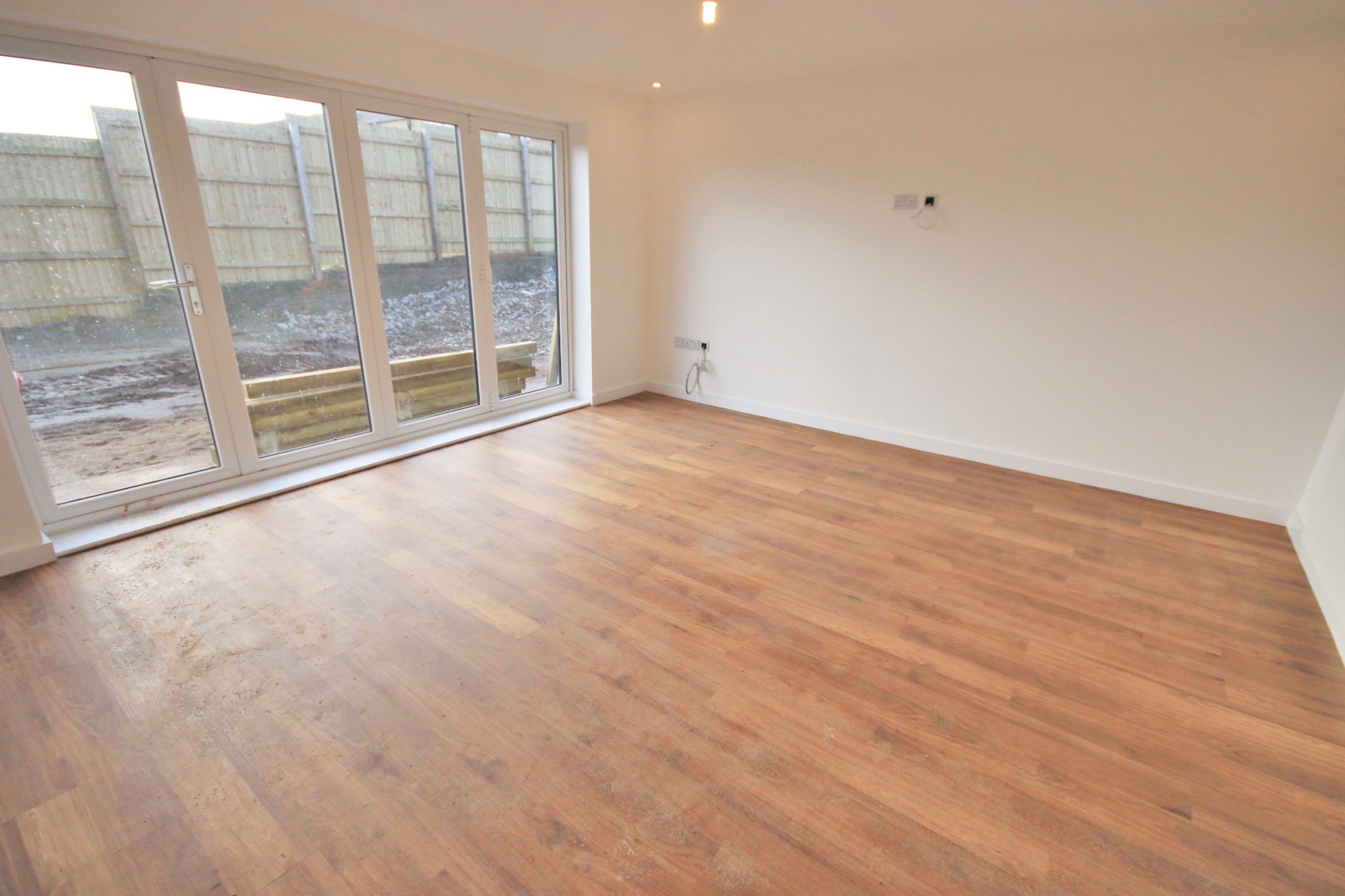 3 bedroom mews house Let in Wigan - Photograph 1.