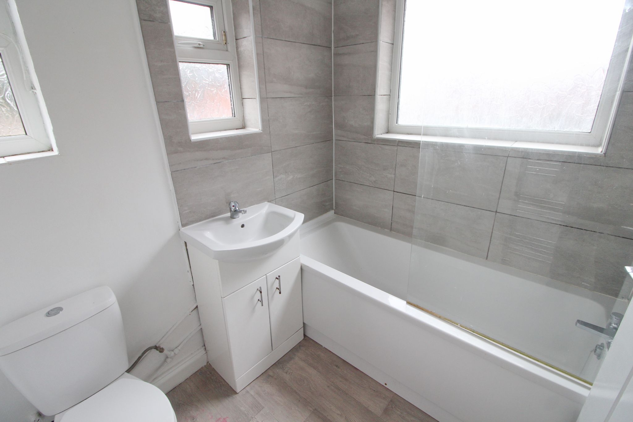 3 bedroom mid terraced house Let in Wigan - Photograph 8.