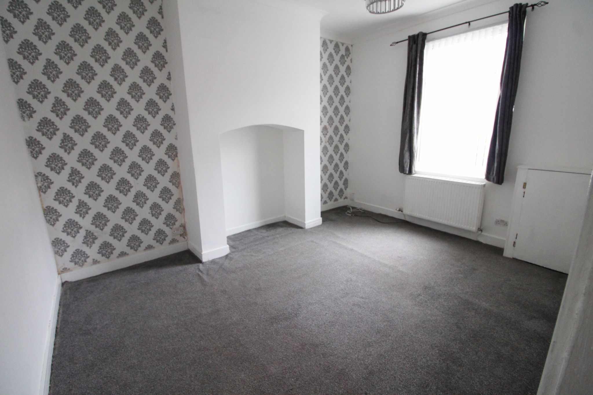 3 bedroom mid terraced house Let in Wigan - Photograph 2.