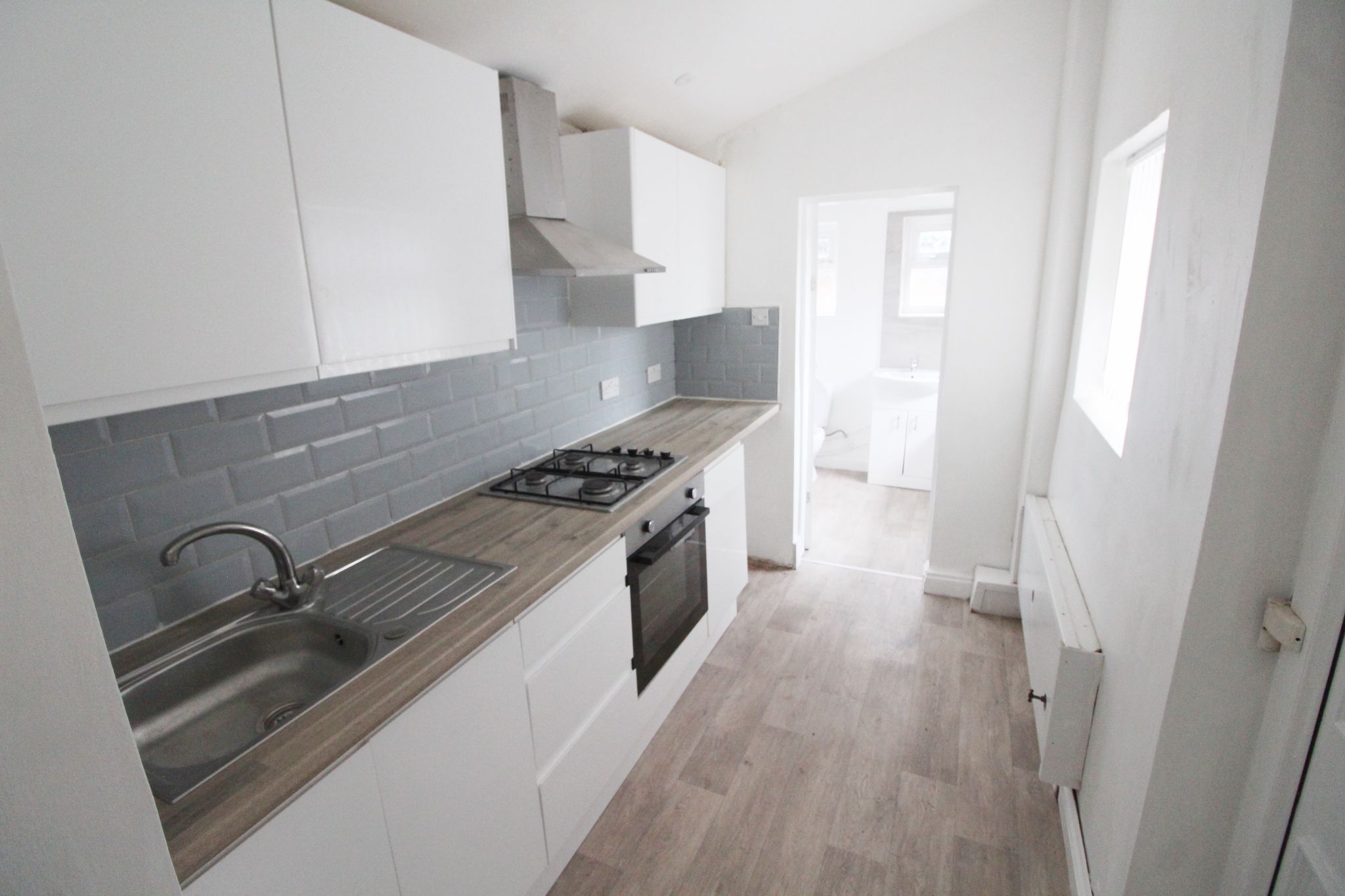 3 bedroom mid terraced house Let in Wigan - Photograph 6.