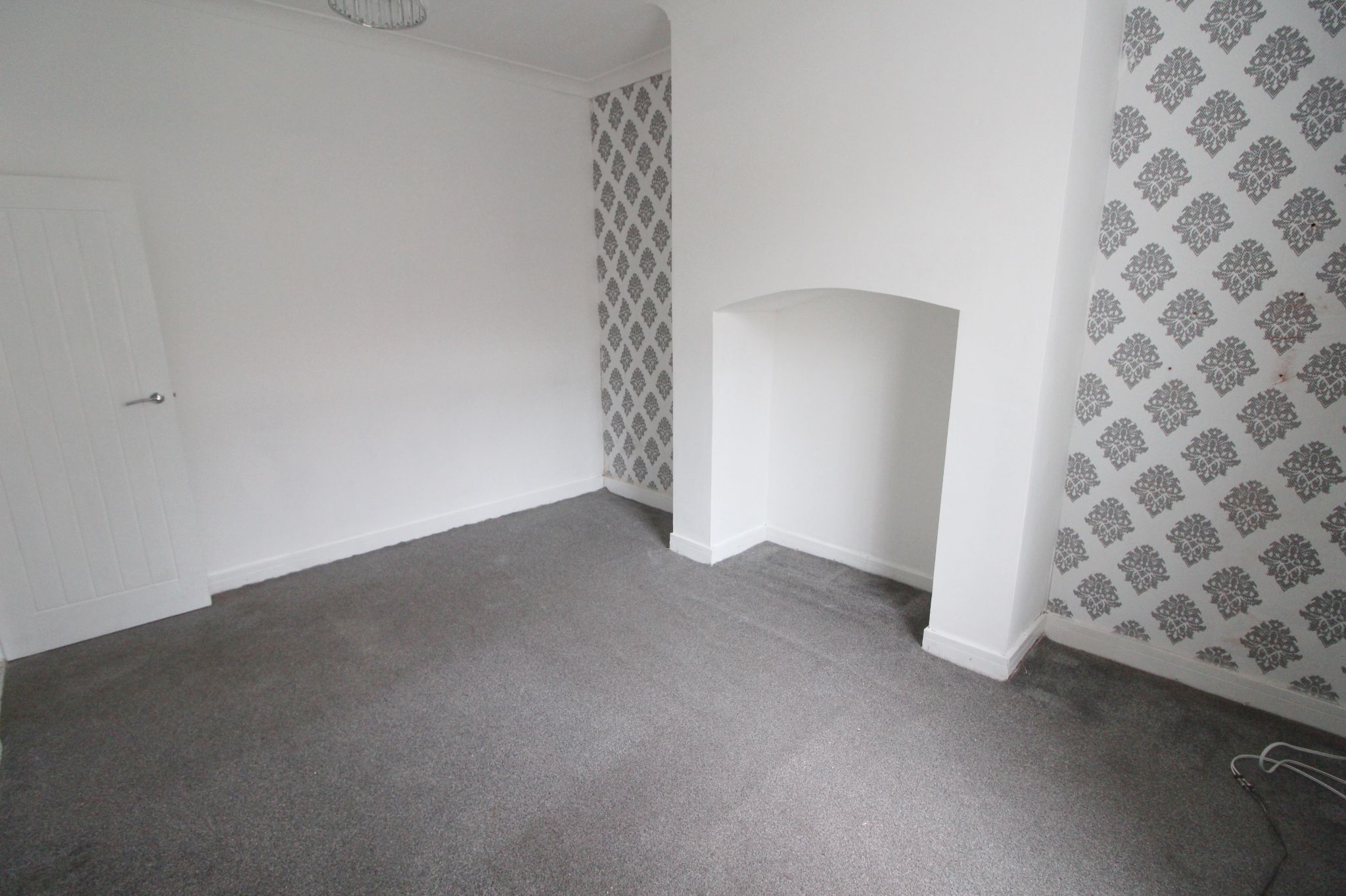 3 bedroom mid terraced house Let in Wigan - Photograph 3.