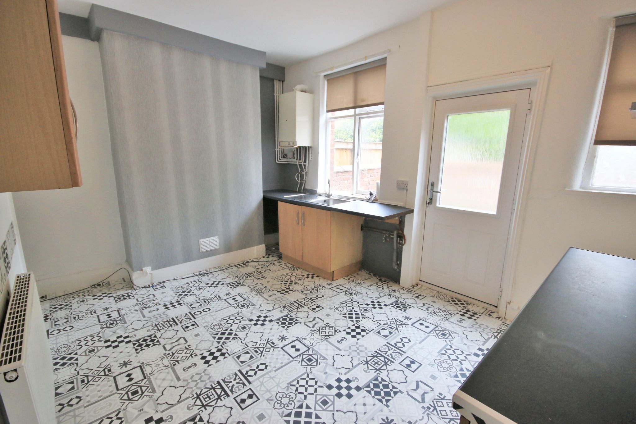 2 bedroom mid terraced house Let in Wigan - Photograph 4.