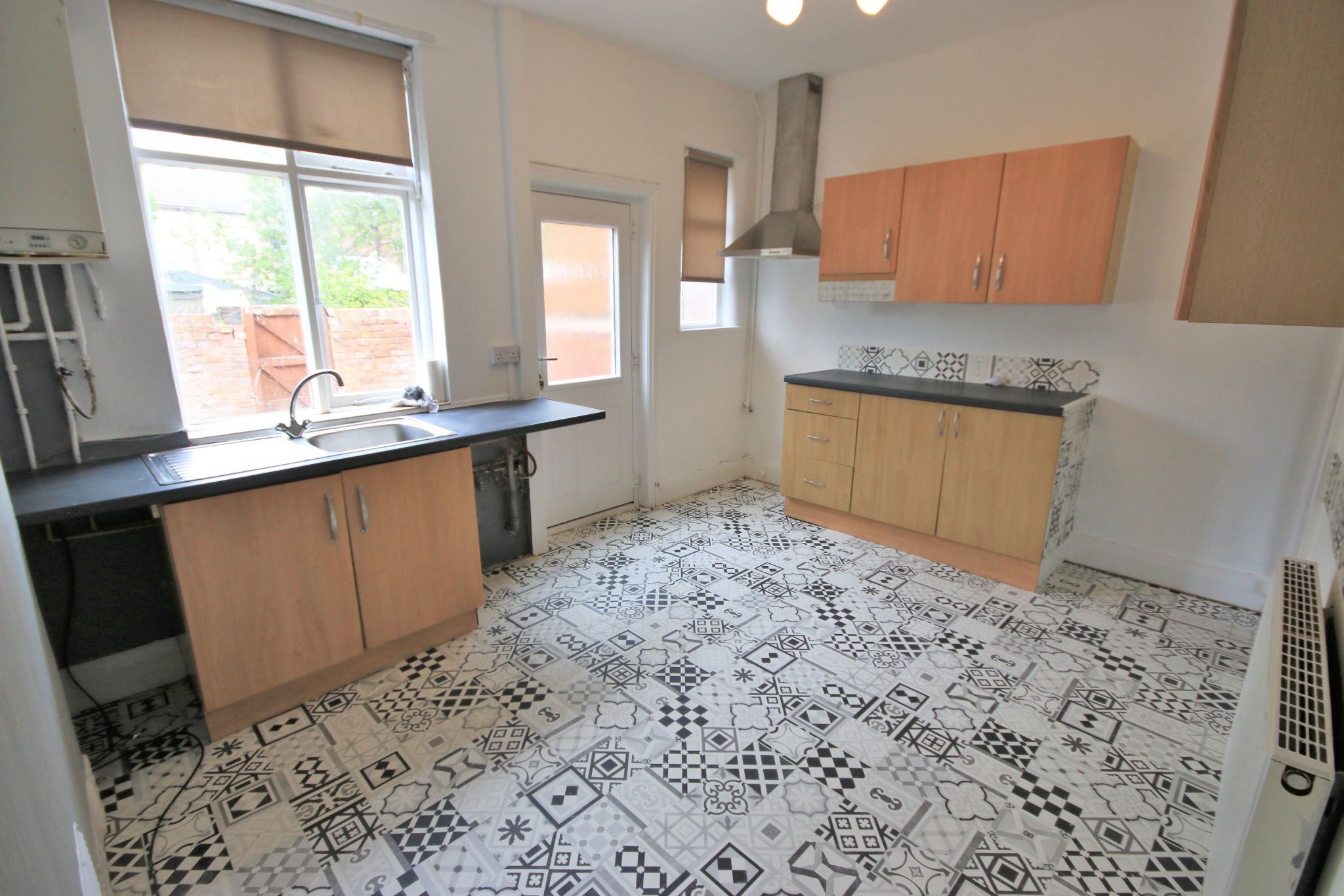 2 bedroom mid terraced house Let in Wigan - Photograph 5.