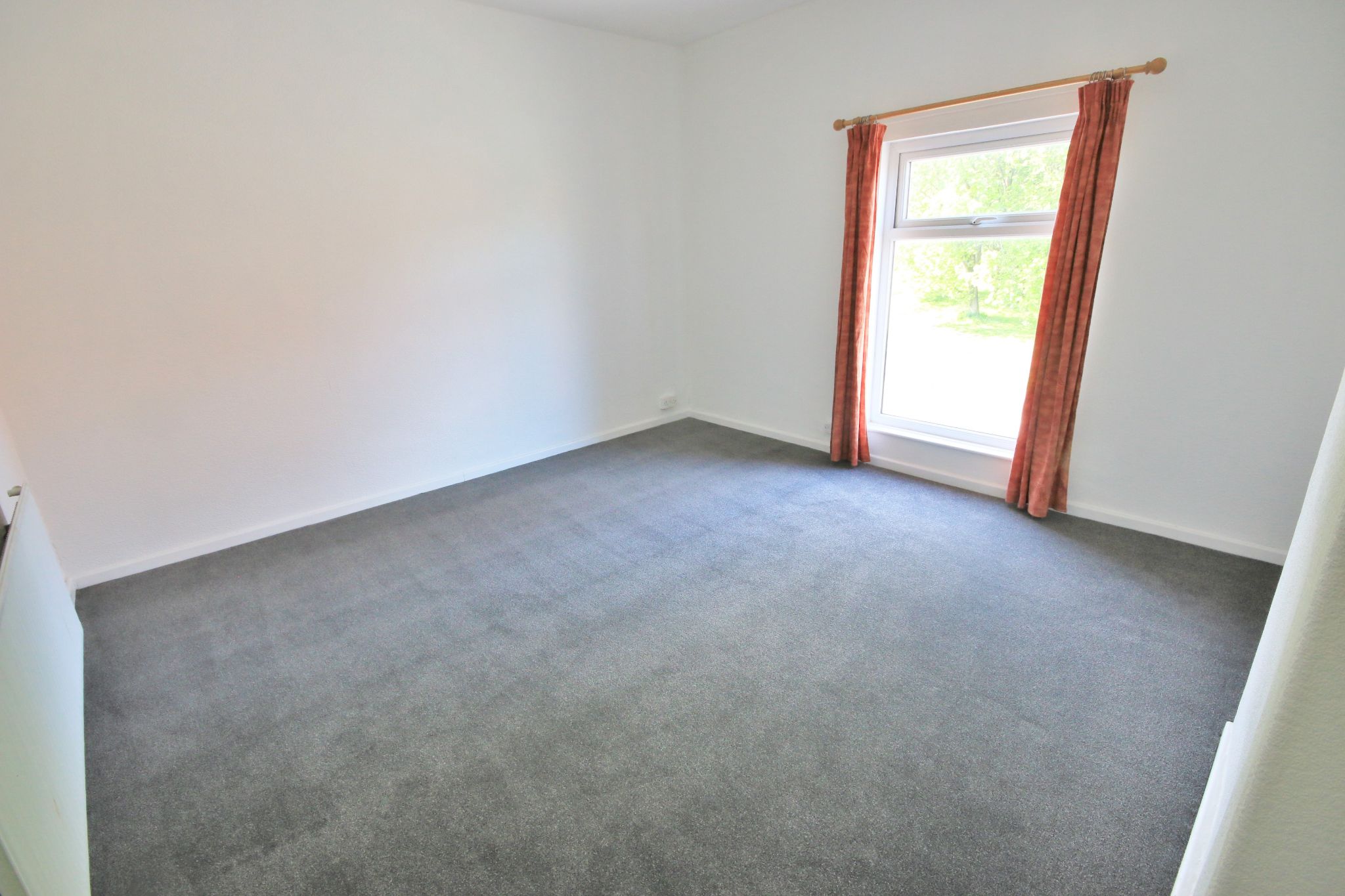 2 bedroom mid terraced house Let in Wigan - Photograph 5.