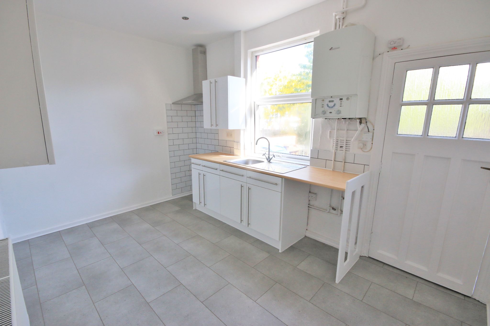 2 bedroom mid terraced house Let in Wigan - Photograph 3.