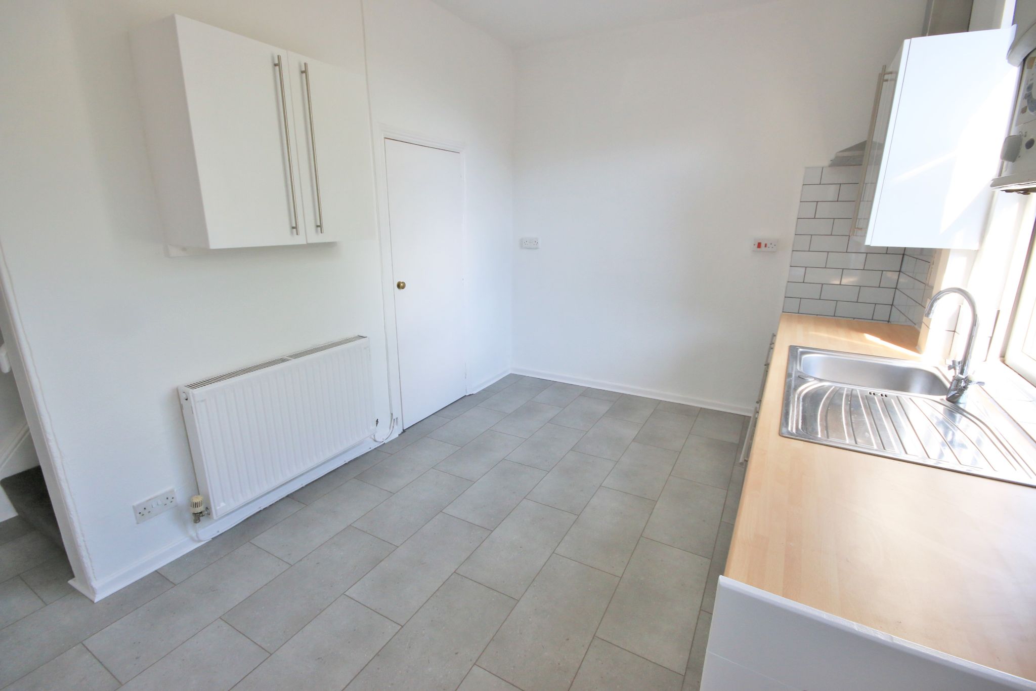 2 bedroom mid terraced house Let in Wigan - Photograph 4.