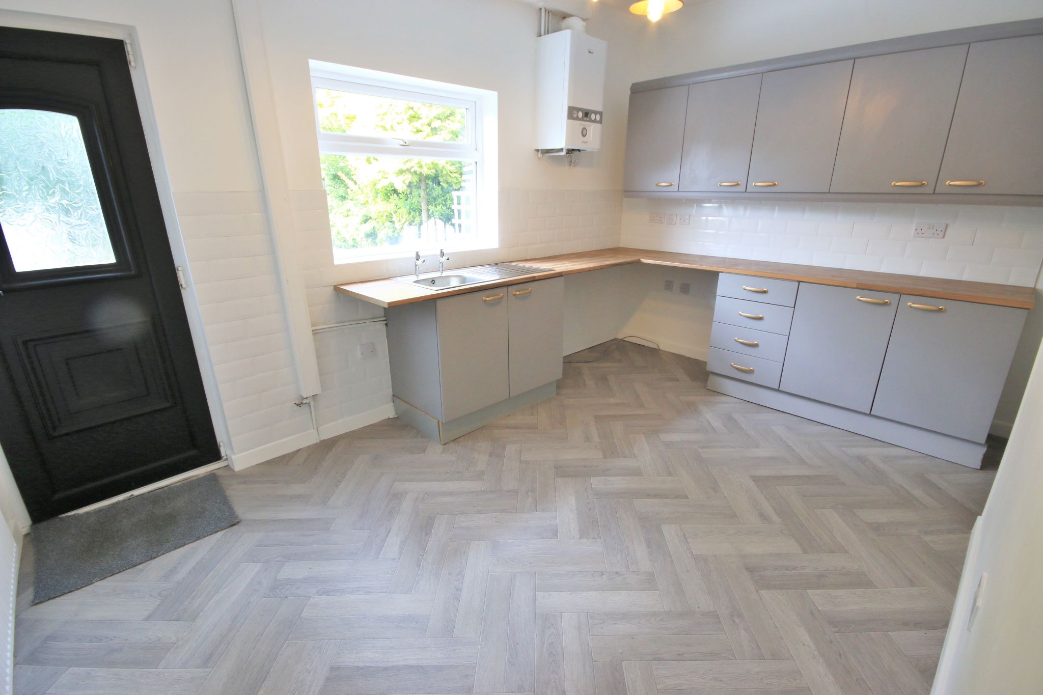 2 bedroom mid terraced house Let in Wigan - Photograph 3.
