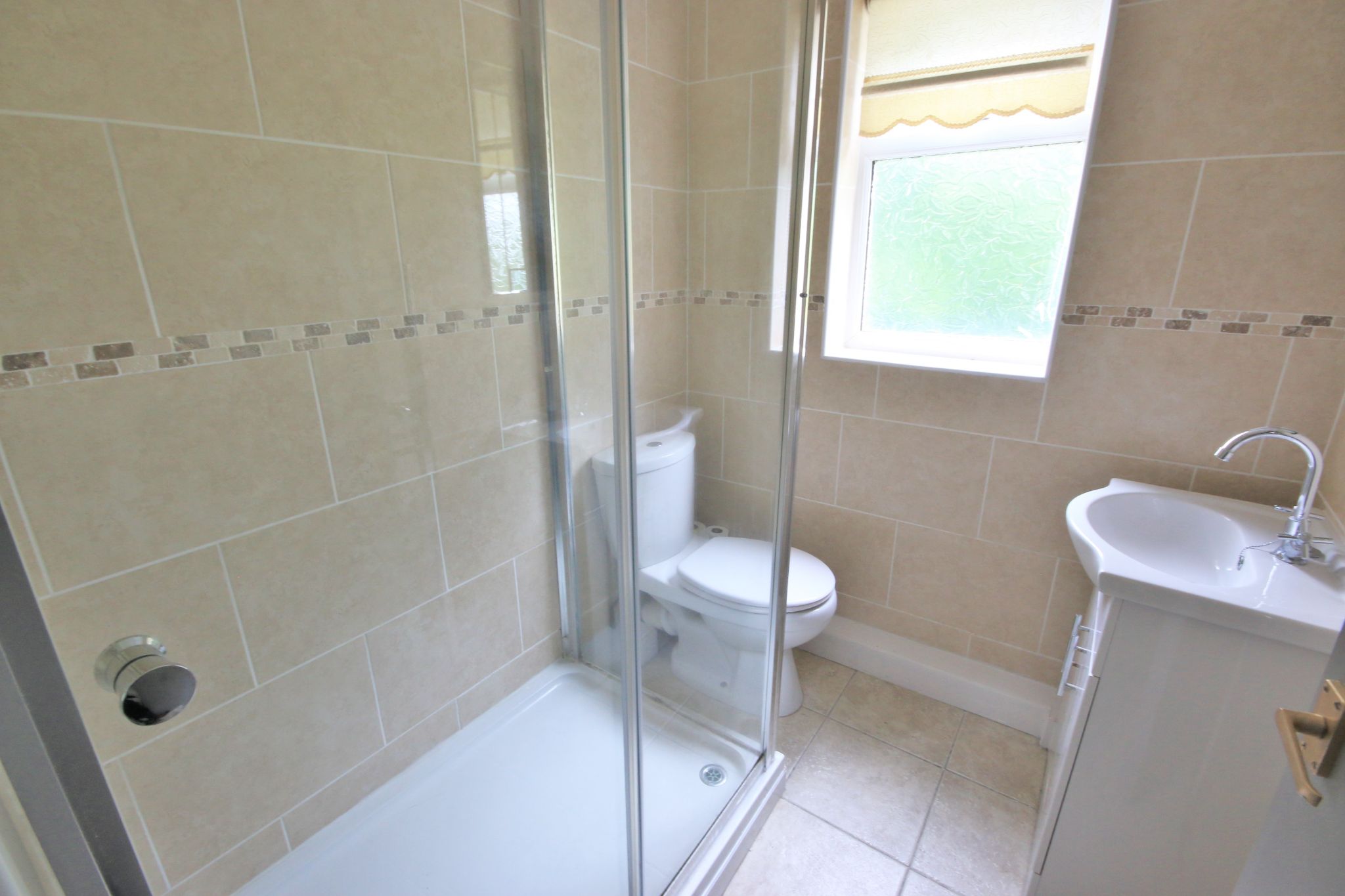 2 bedroom mid terraced house Let in Wigan - Photograph 7.