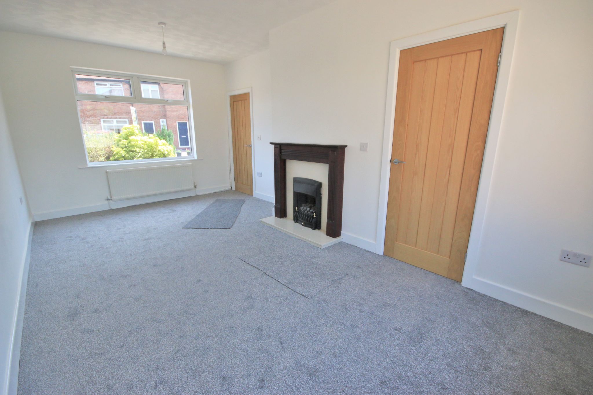 3 bedroom semi-detached house Let in Wigan - Photograph 3.