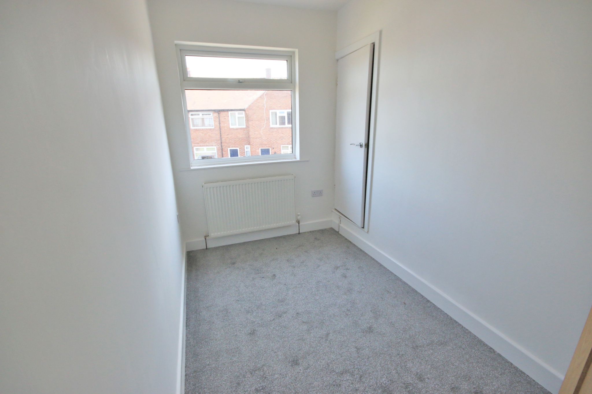 3 bedroom semi-detached house Let in Wigan - Photograph 8.