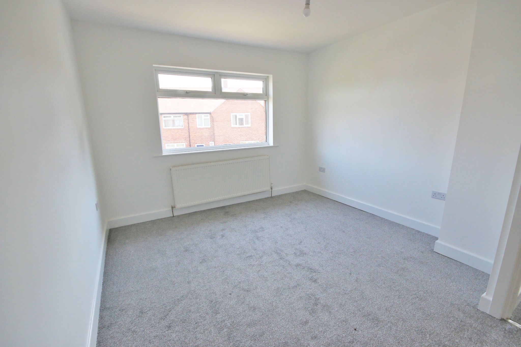 3 bedroom semi-detached house Let in Wigan - Photograph 5.