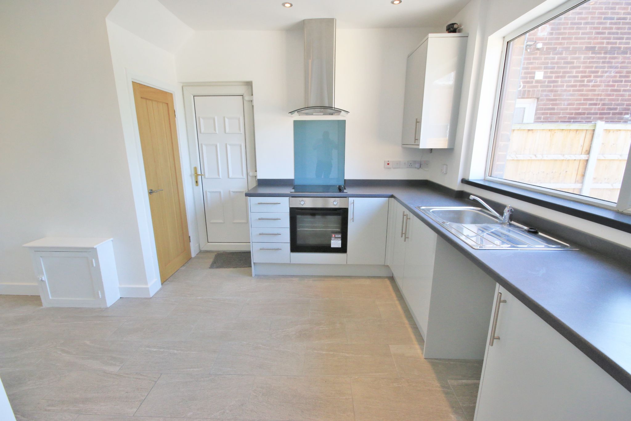 3 bedroom semi-detached house Let in Wigan - Photograph 4.