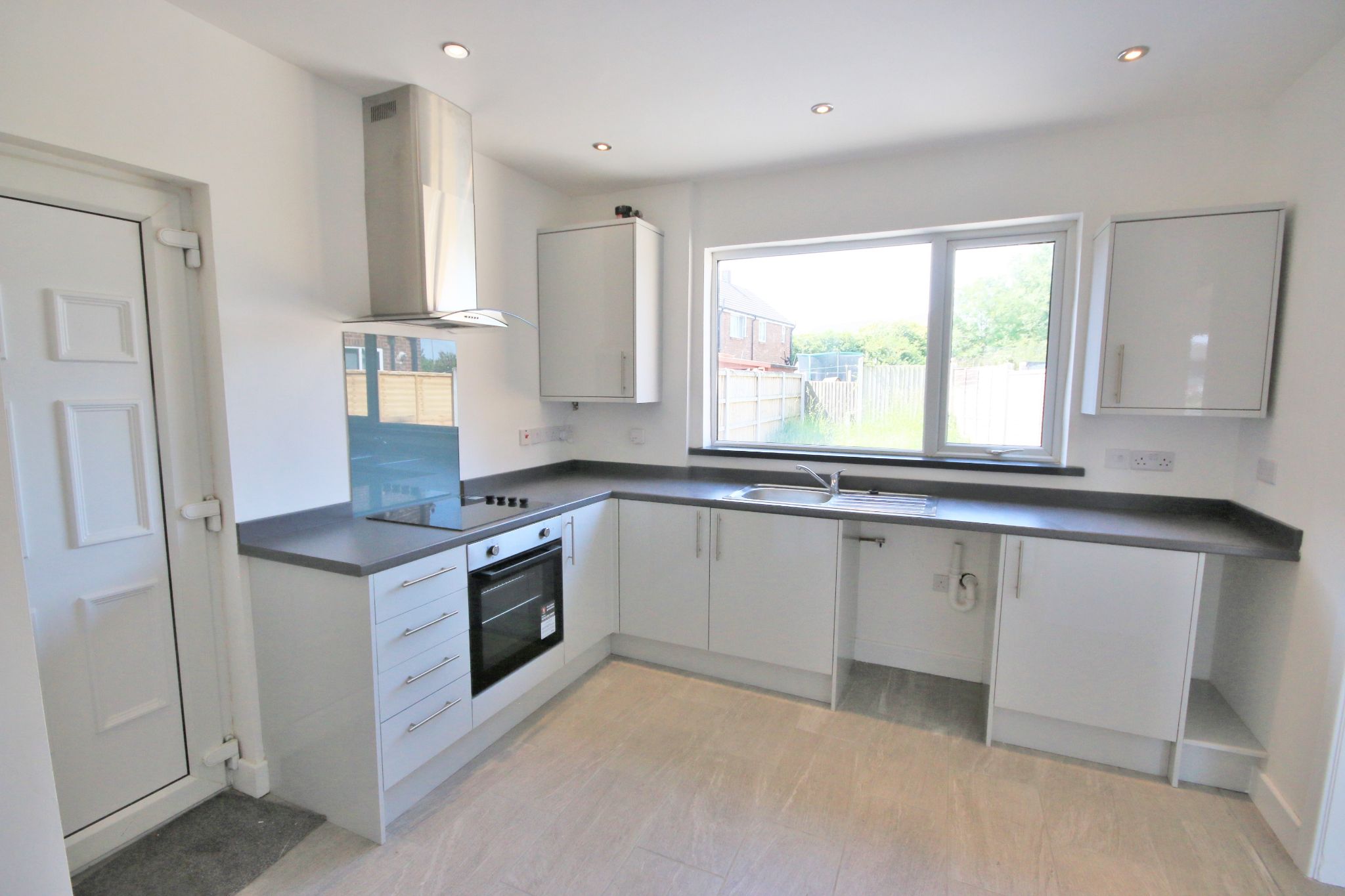 3 bedroom semi-detached house Let in Wigan - Photograph 7.