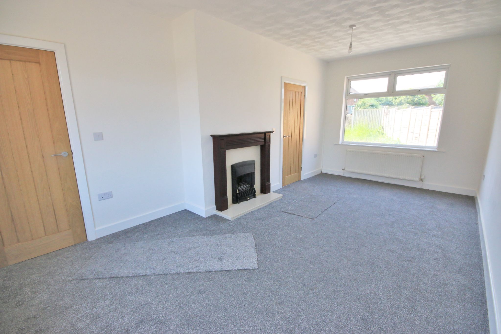 3 bedroom semi-detached house Let in Wigan - Photograph 2.