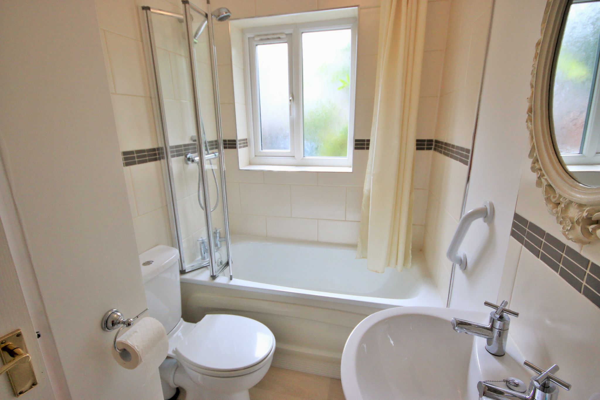 2 bedroom mid terraced house Let in Wigan - Photograph 6.