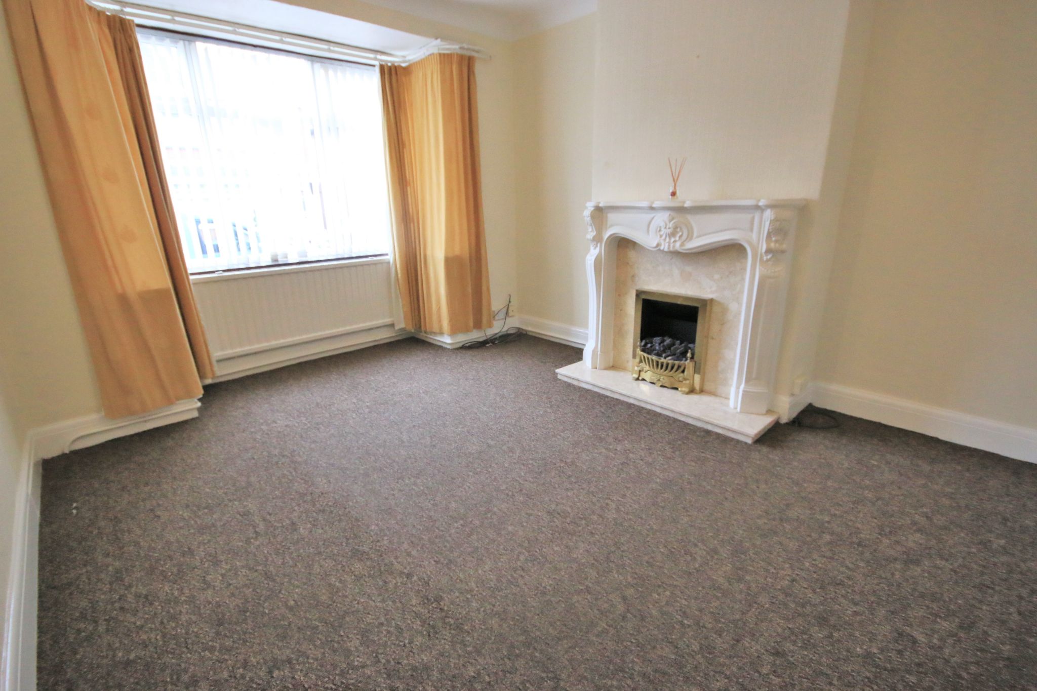 3 bedroom semi-detached house Let in Wigan - Photograph 2.