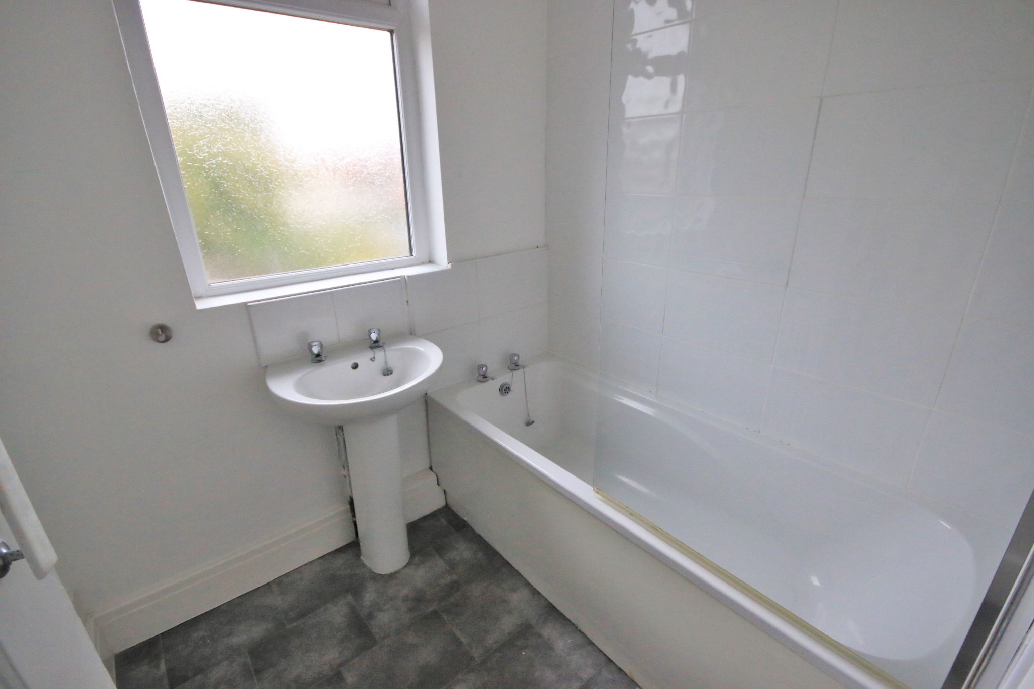 3 bedroom semi-detached house Let in Wigan - Photograph 10.