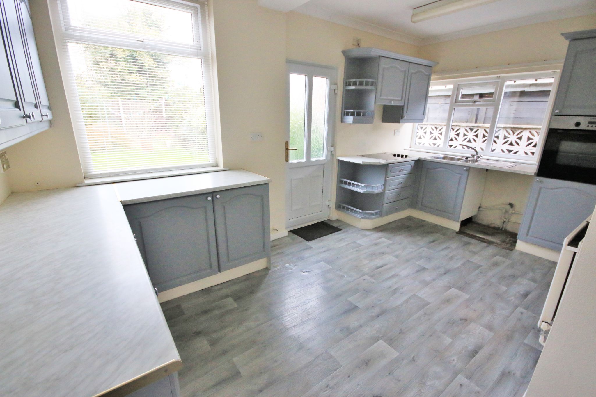 3 bedroom semi-detached house Let in Wigan - Photograph 4.