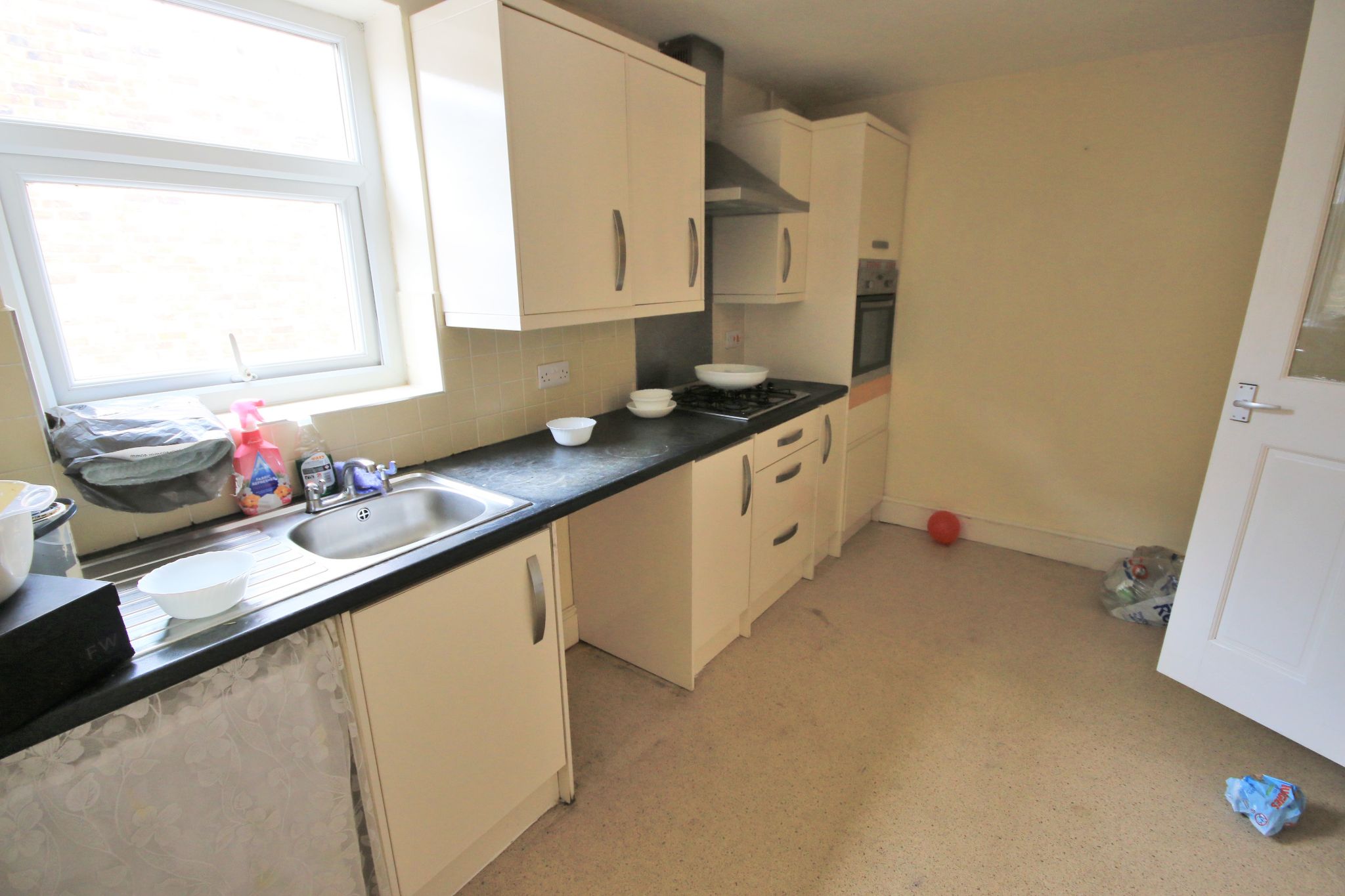 1 bedroom apartment flat/apartment Let in Wigan - Photograph 3.