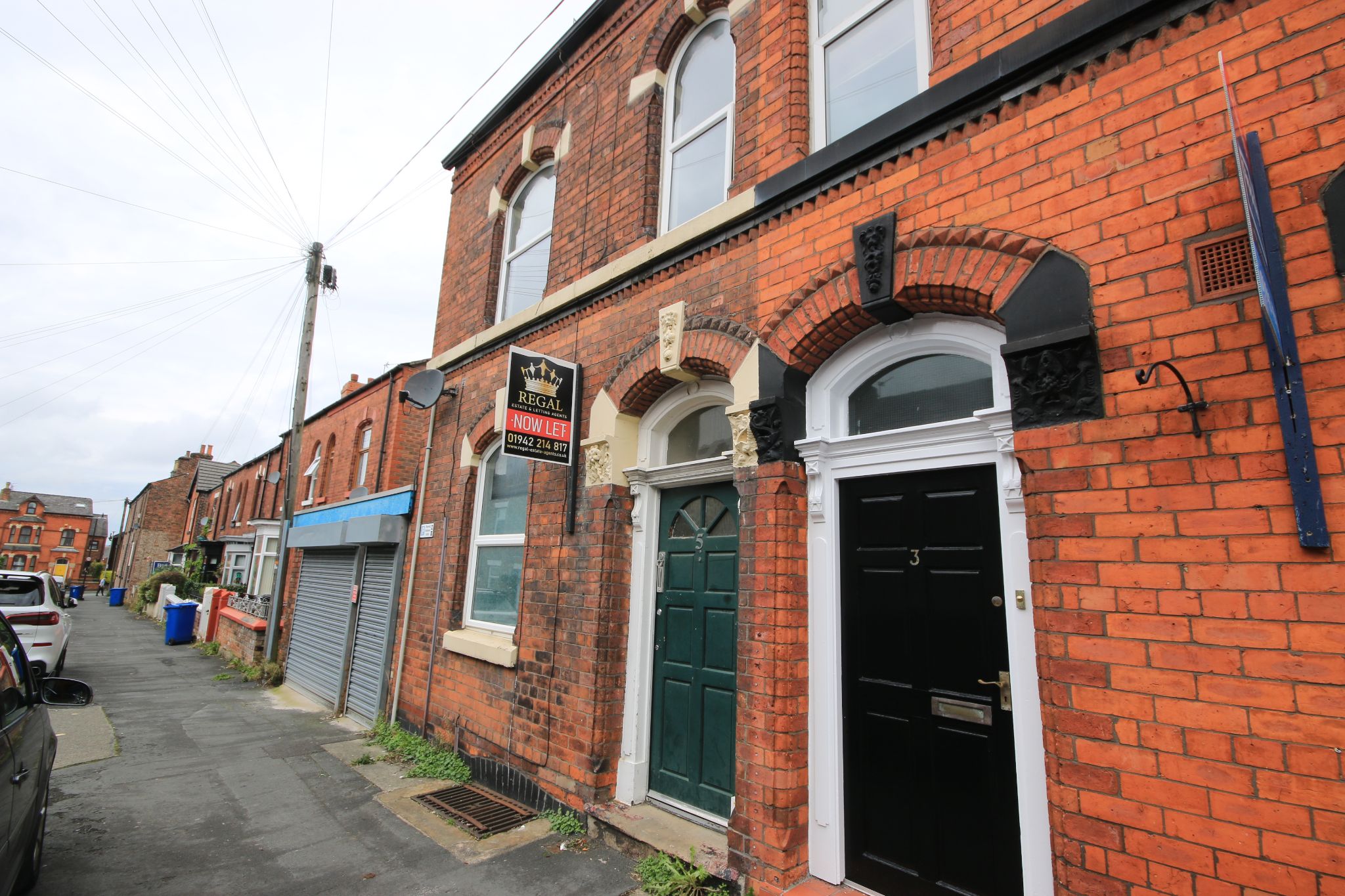 1 bedroom apartment flat/apartment Let in Wigan - Photograph 1.