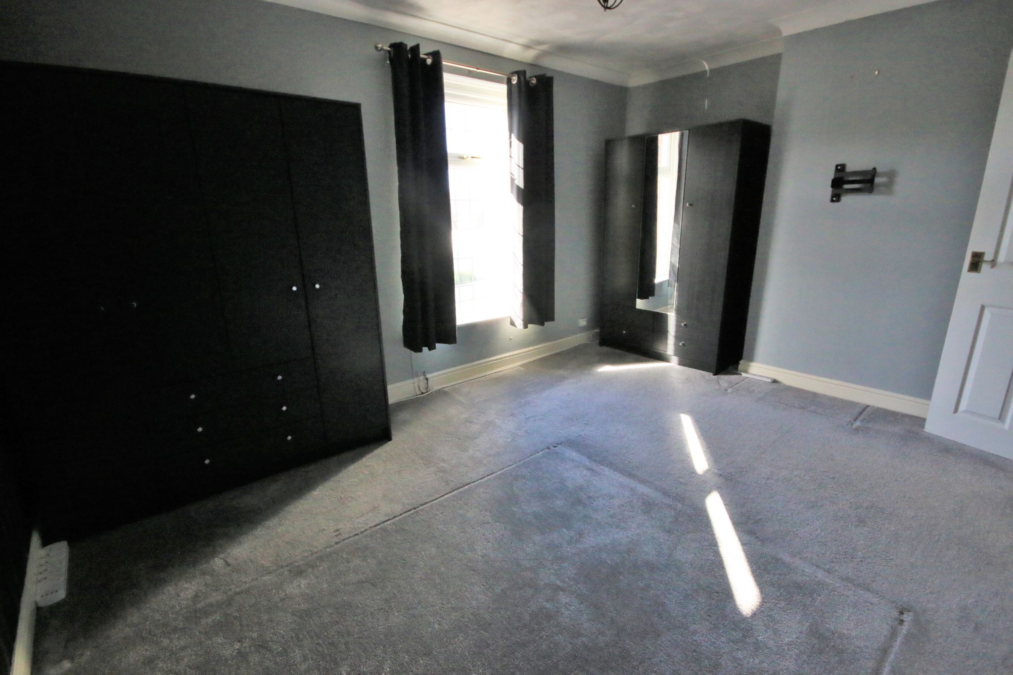 2 bedroom mid terraced house Let in Wigan - Photograph 6.