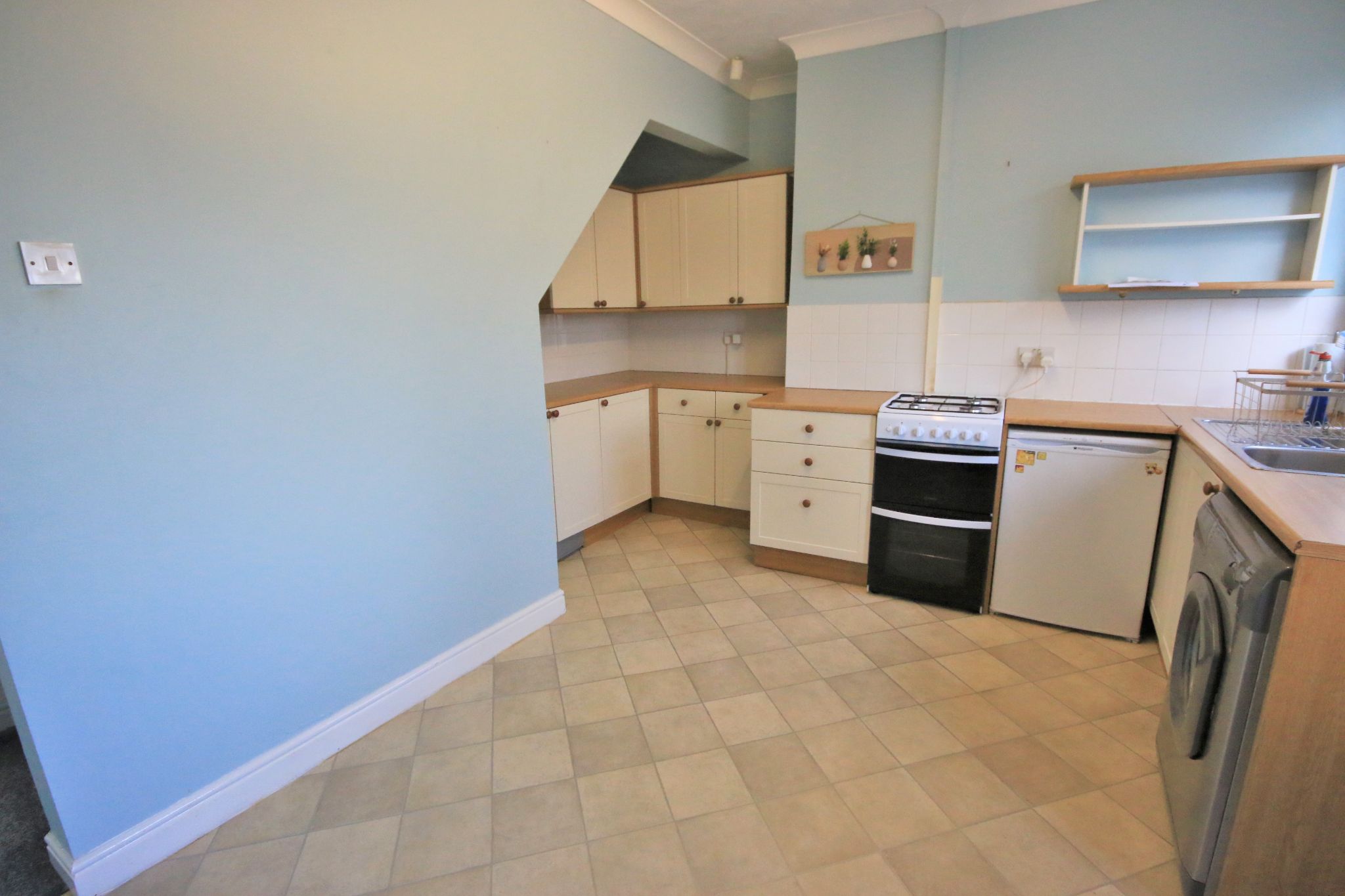 2 bedroom mid terraced house Let in Wigan - Photograph 4.