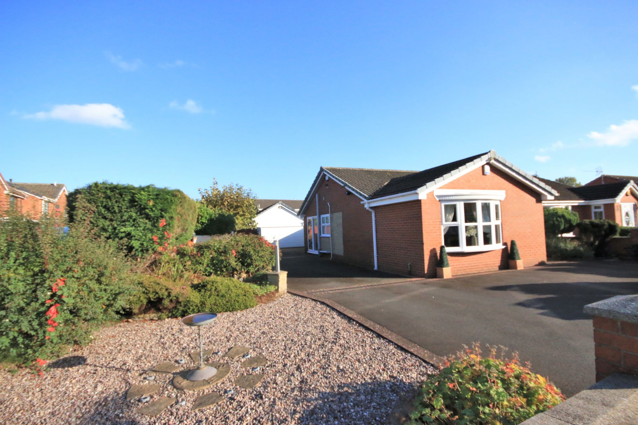 3 bedroom semi-detached bungalow Let in Wigan - Photograph 2.