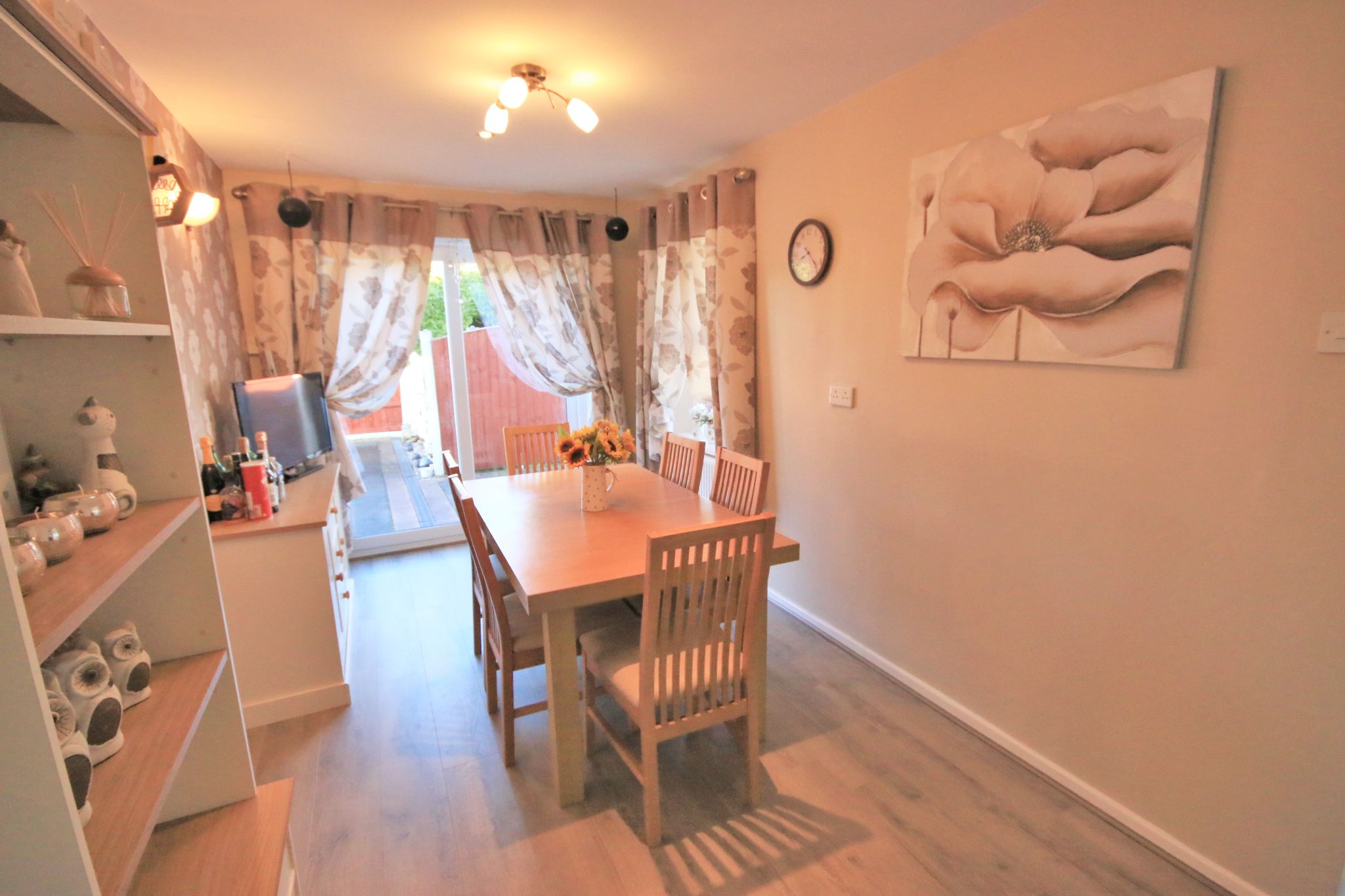 3 bedroom semi-detached bungalow Let in Wigan - Photograph 8.