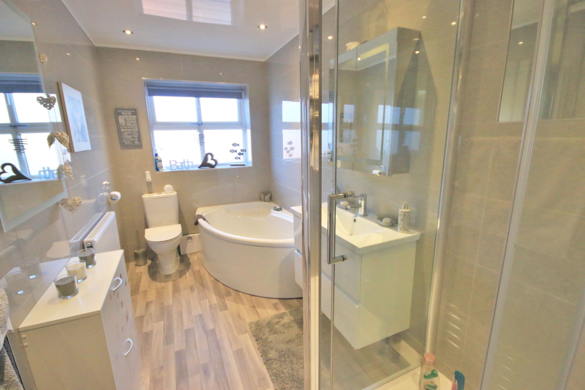 3 bedroom semi-detached bungalow Let in Wigan - Photograph 14.
